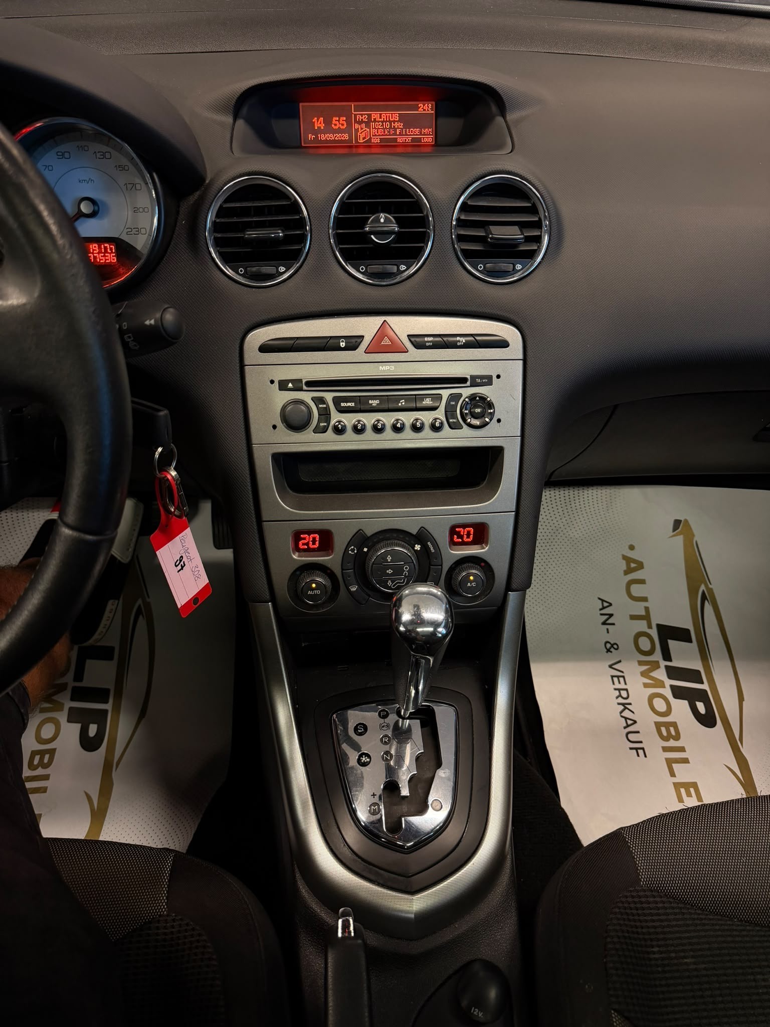 PEUGEOT 308 1.6 16V T Sport Pack Automatic-image-12