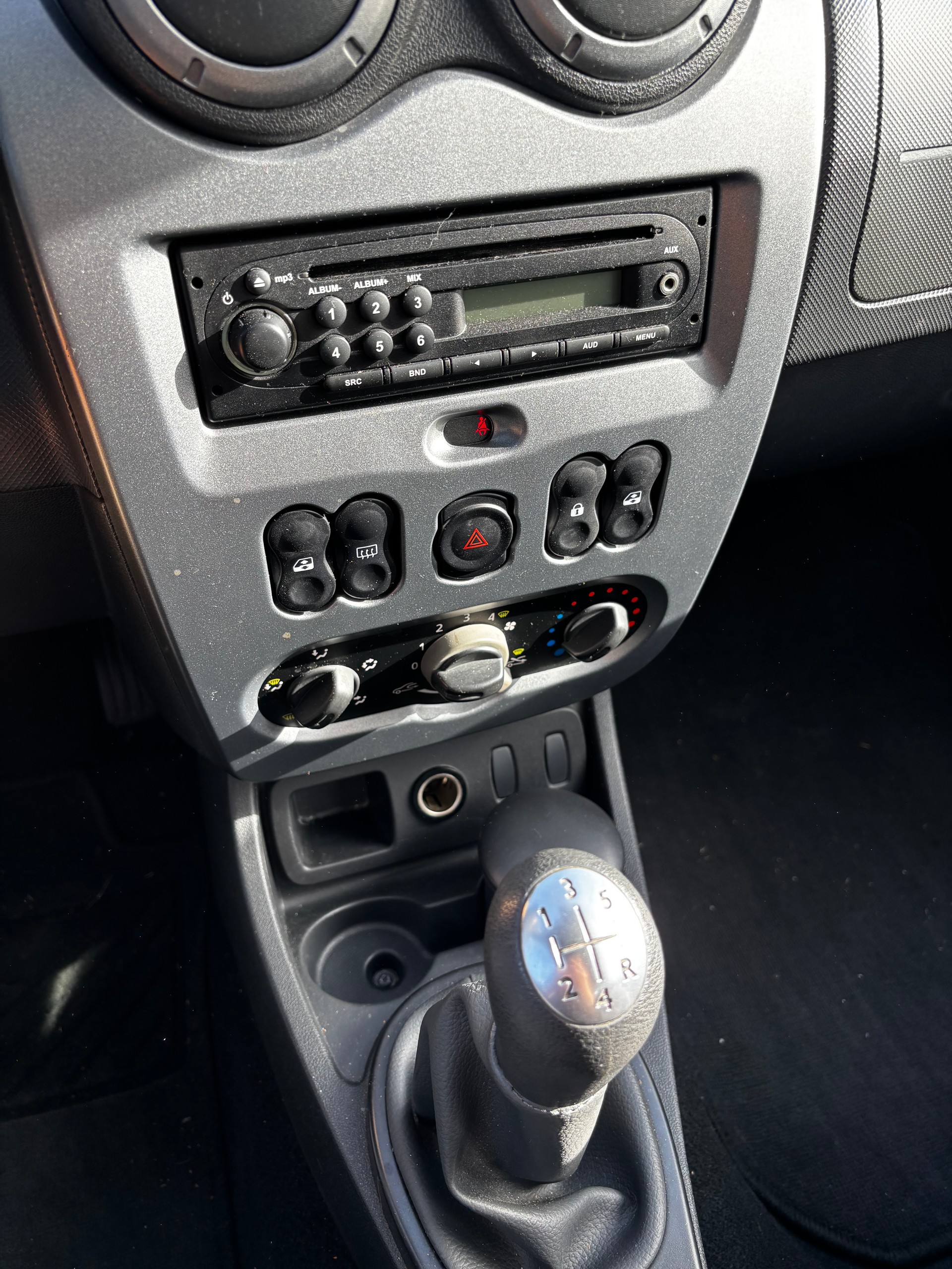 DACIA Duster 1.6 City 4x2-image-10