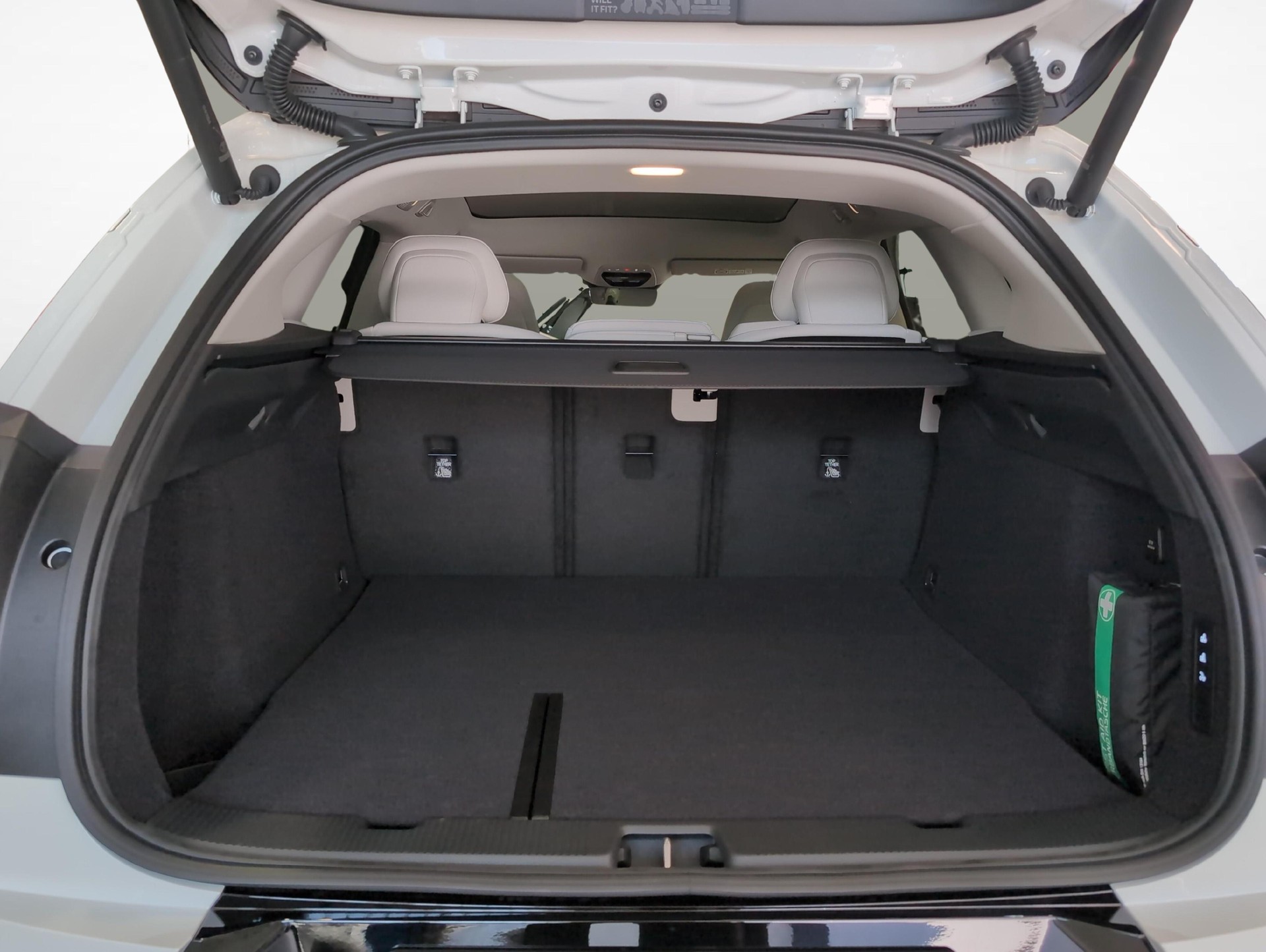 VOLVO EX60 Twin Ultra AWD-image-13