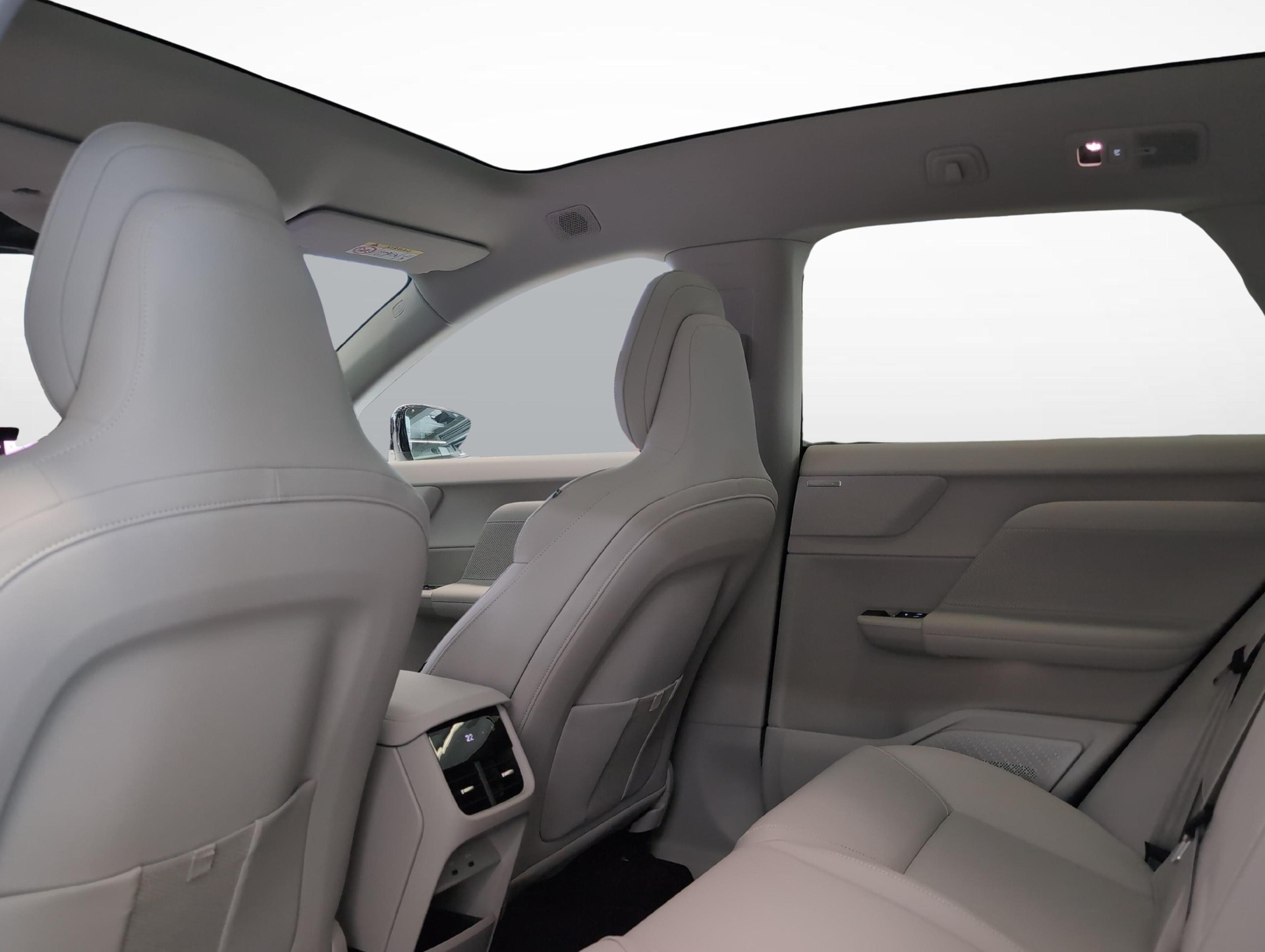 VOLVO EX60 Twin Ultra AWD-image-12