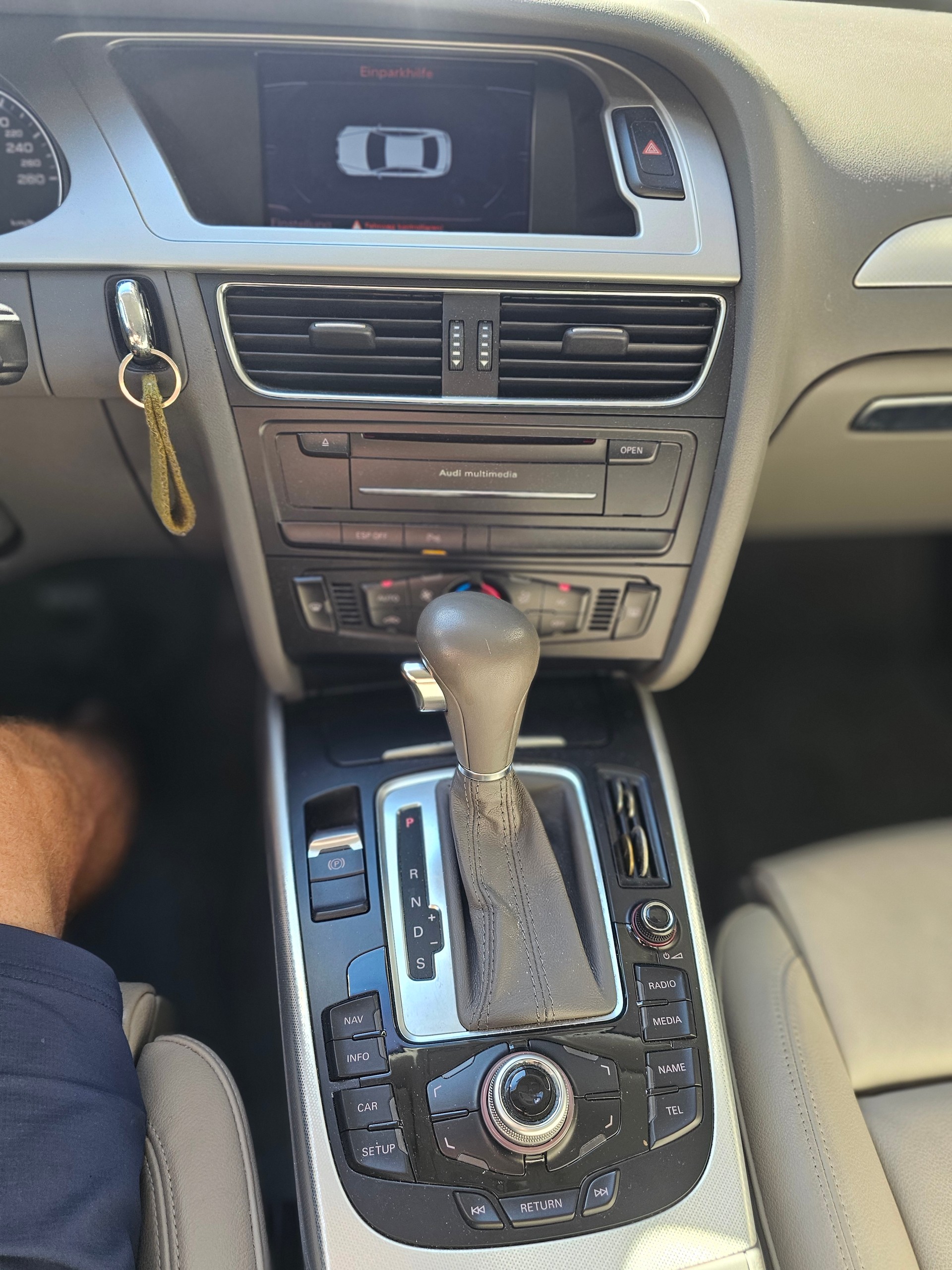 AUDI A4-image-2