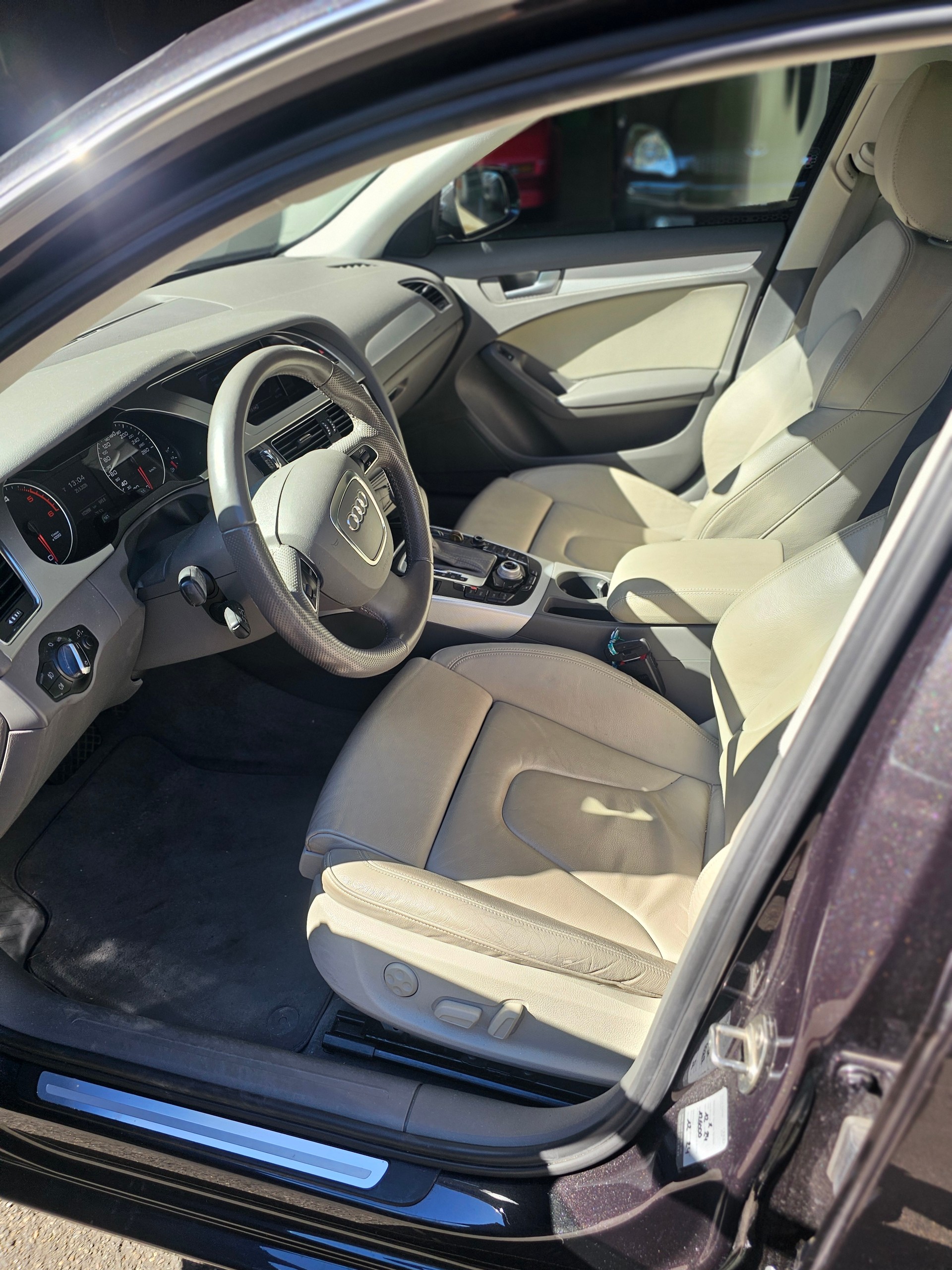 AUDI A4-image-3