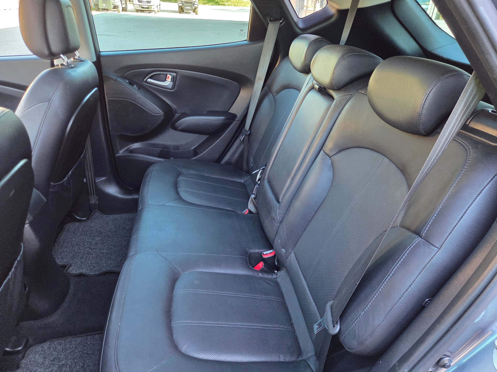 HYUNDAI iX 35 2.0 CRDi Premium 4WD Automatic-image-9