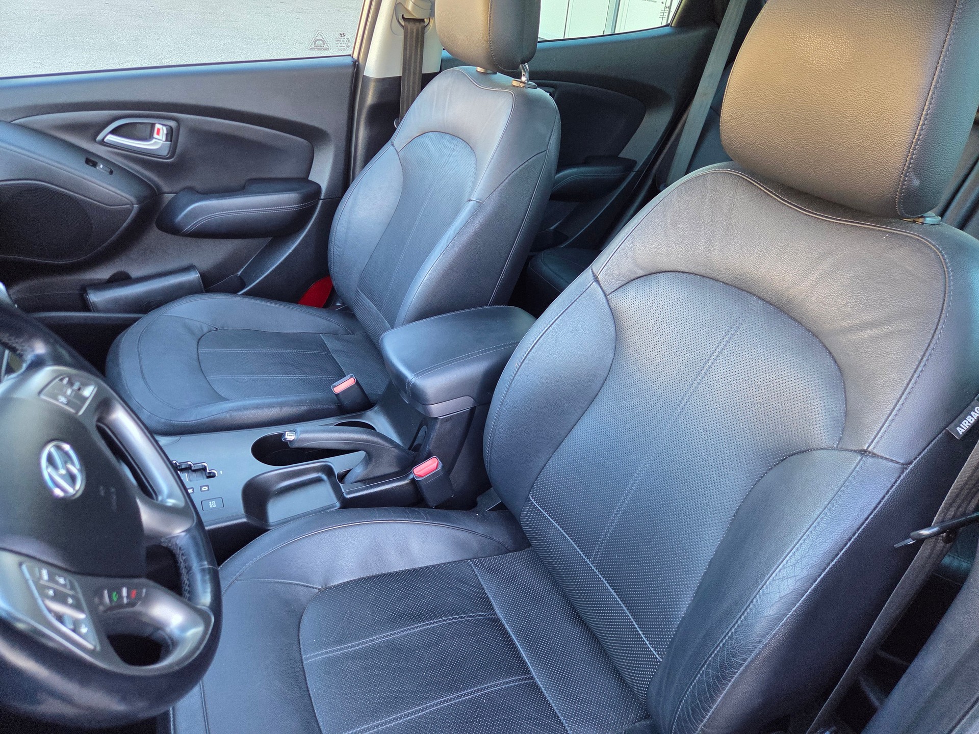HYUNDAI iX 35 2.0 CRDi Premium 4WD Automatic-image-8
