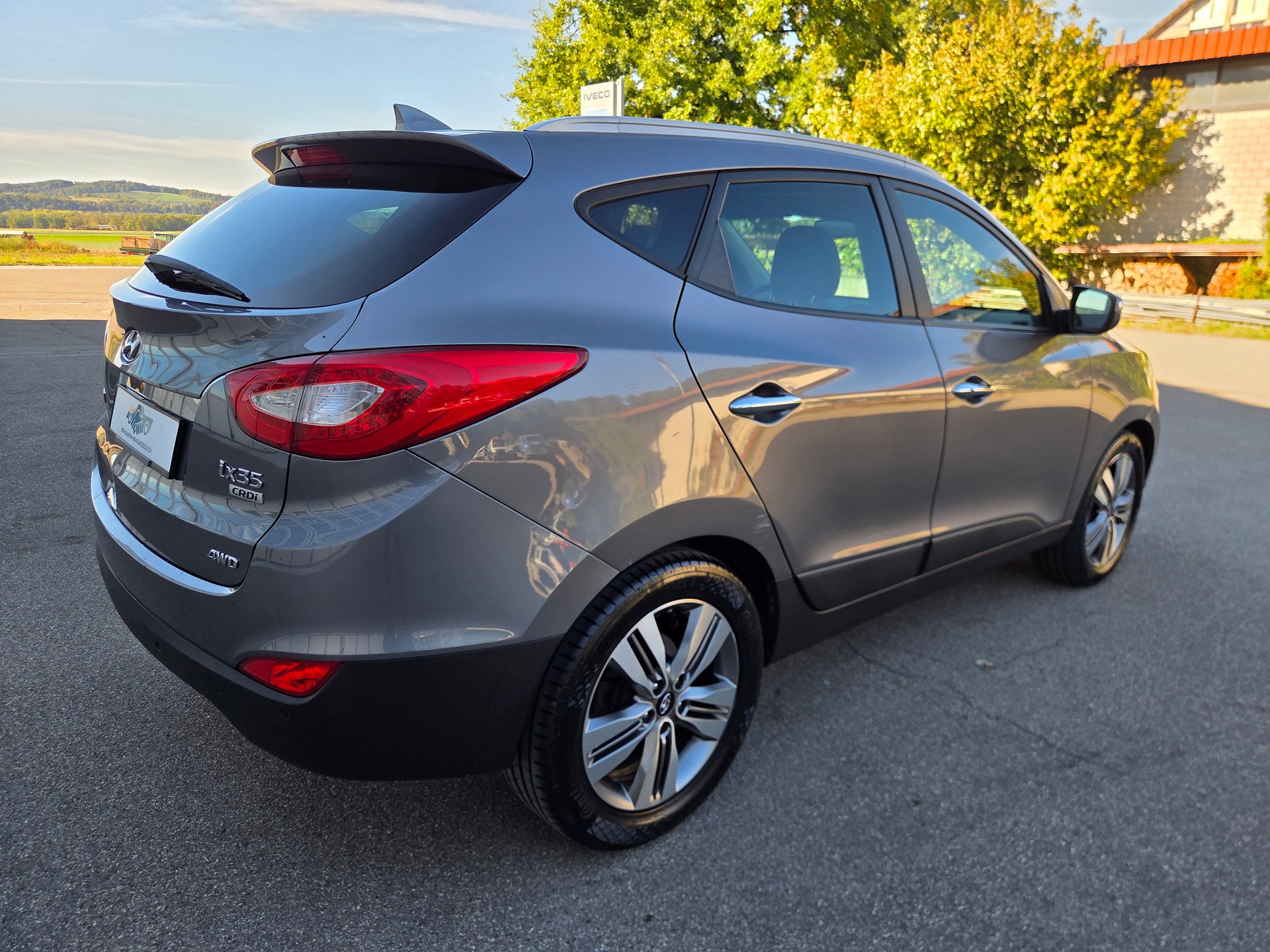 HYUNDAI iX 35 2.0 CRDi Premium 4WD Automatic-image-3