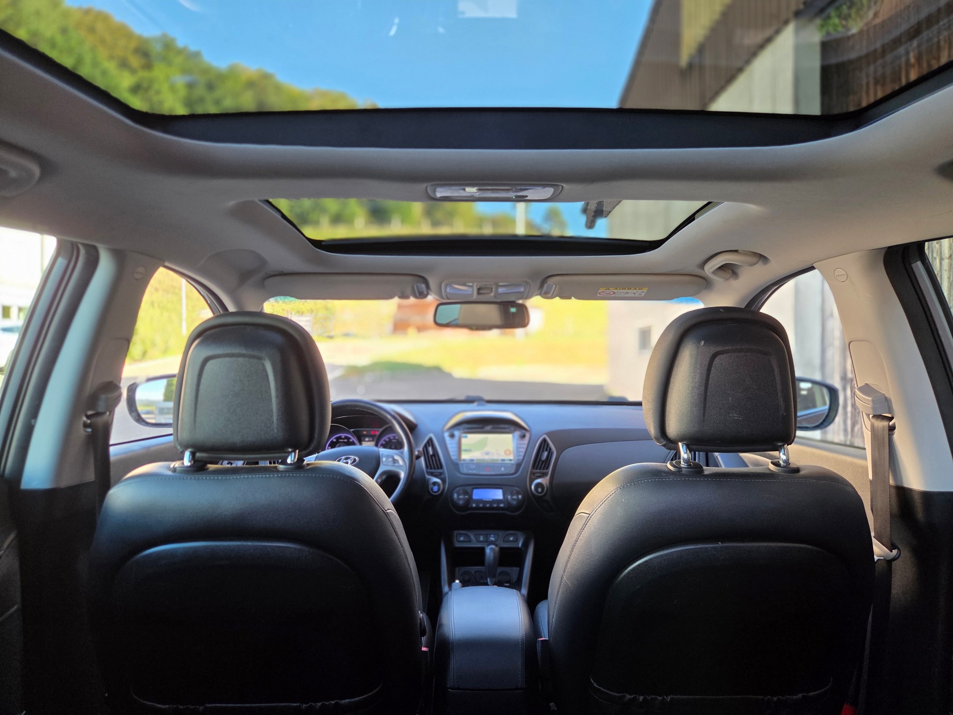 HYUNDAI iX 35 2.0 CRDi Premium 4WD Automatic-image-14