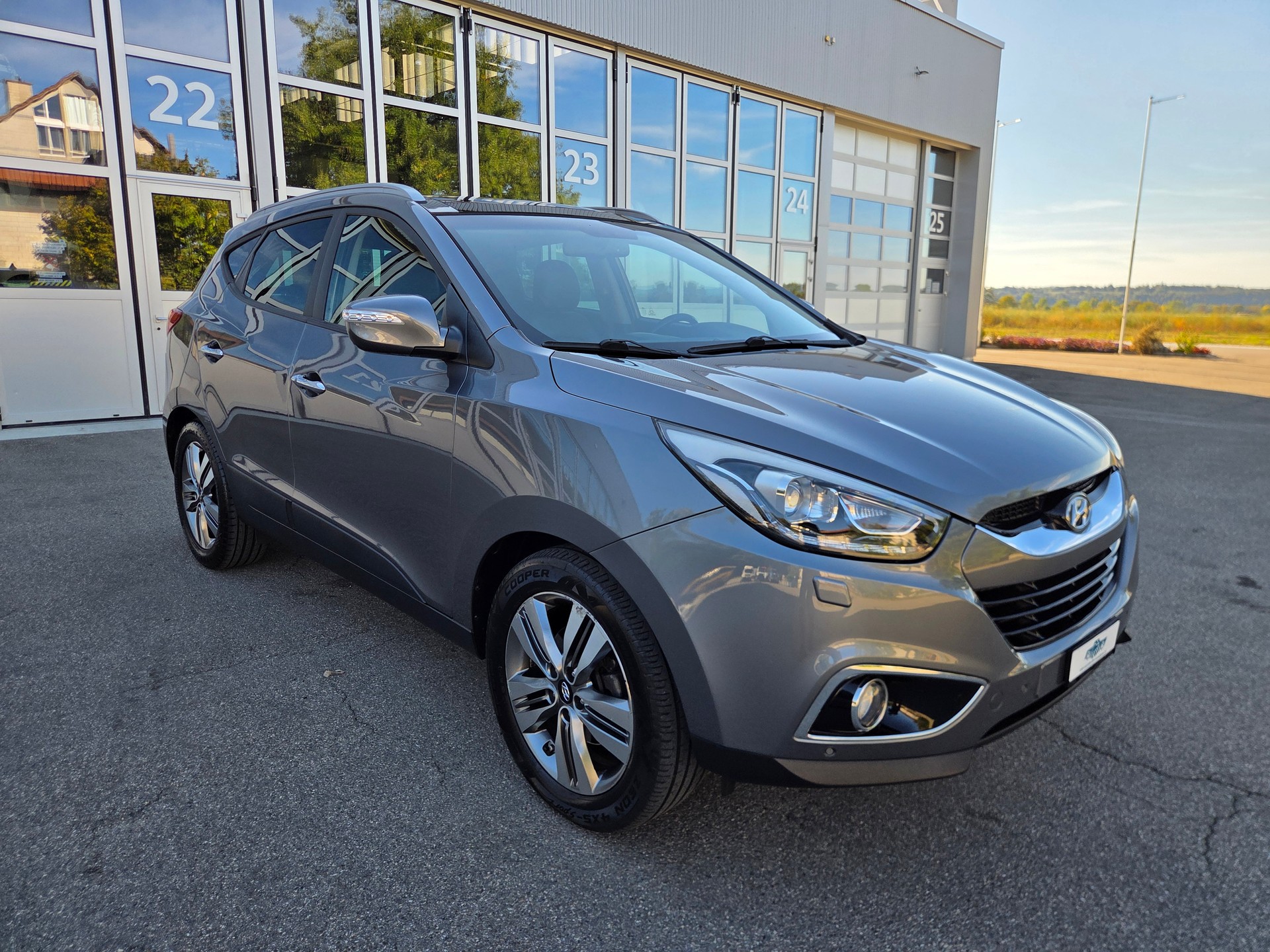 HYUNDAI iX 35 2.0 CRDi Premium 4WD Automatic-image-2