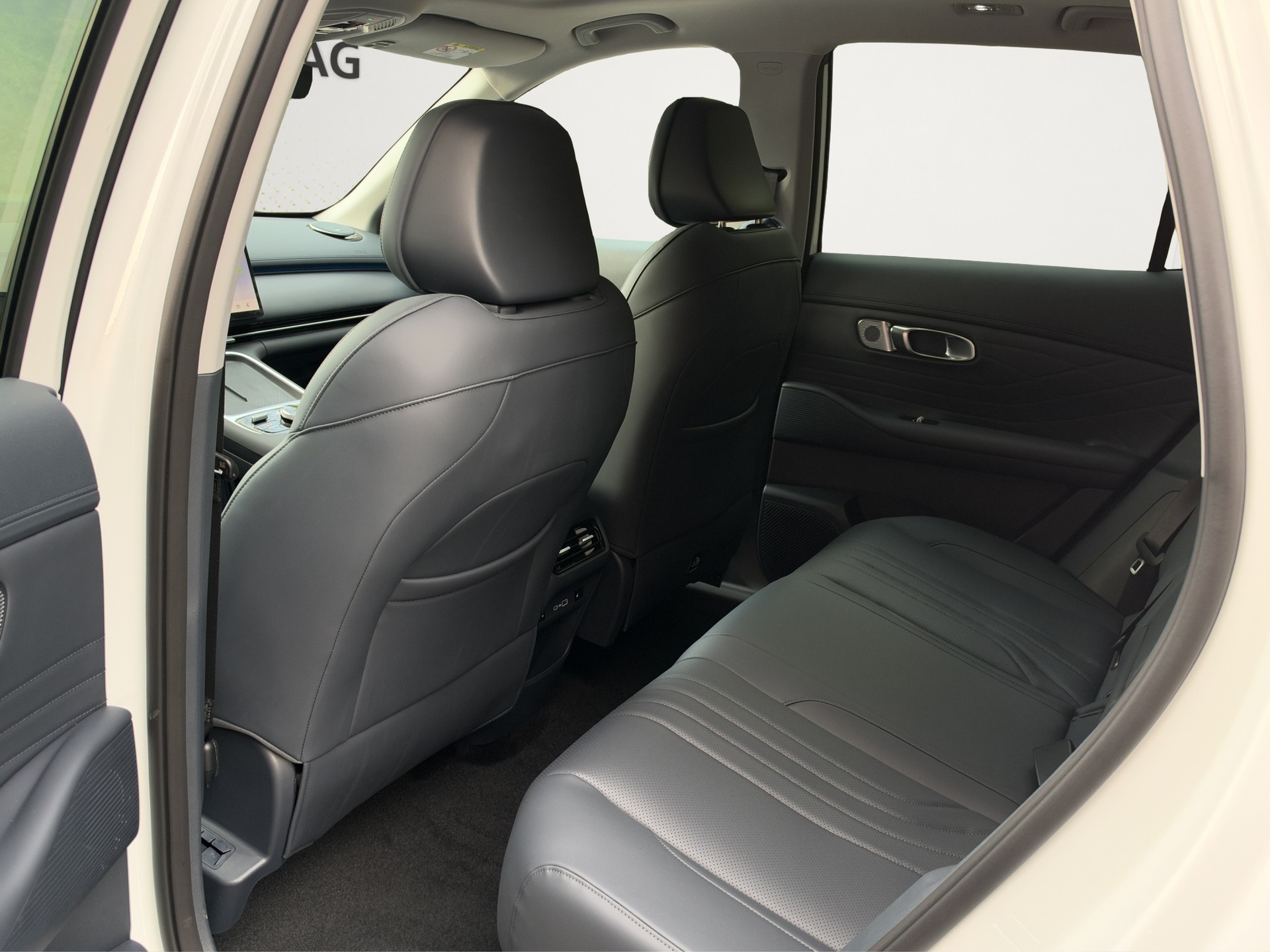 GEELY EM-i Max+ PHEV-image-13