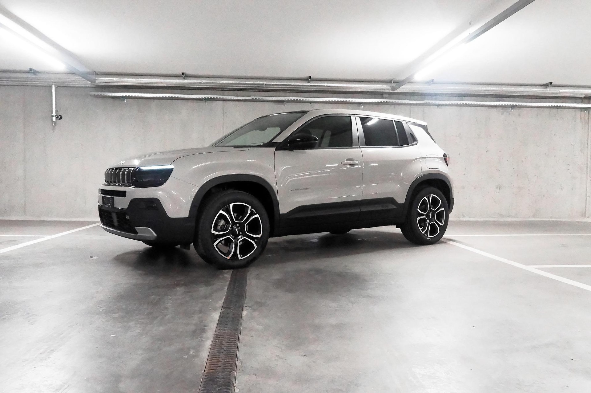 JEEP Avenger 1.2 MHEV Swiss Altitude-image-0