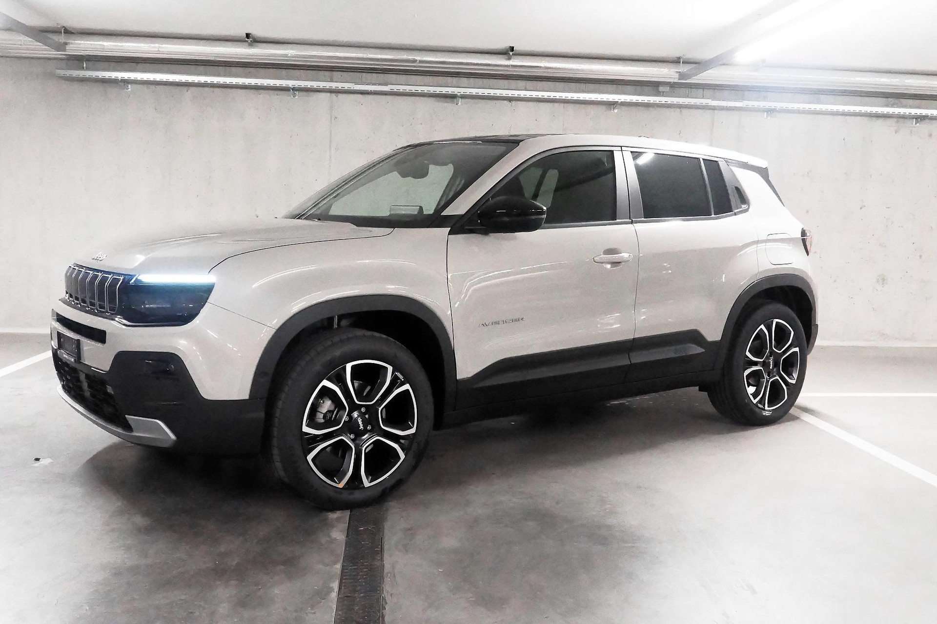 JEEP Avenger 1.2 MHEV Swiss Altitude-image-1