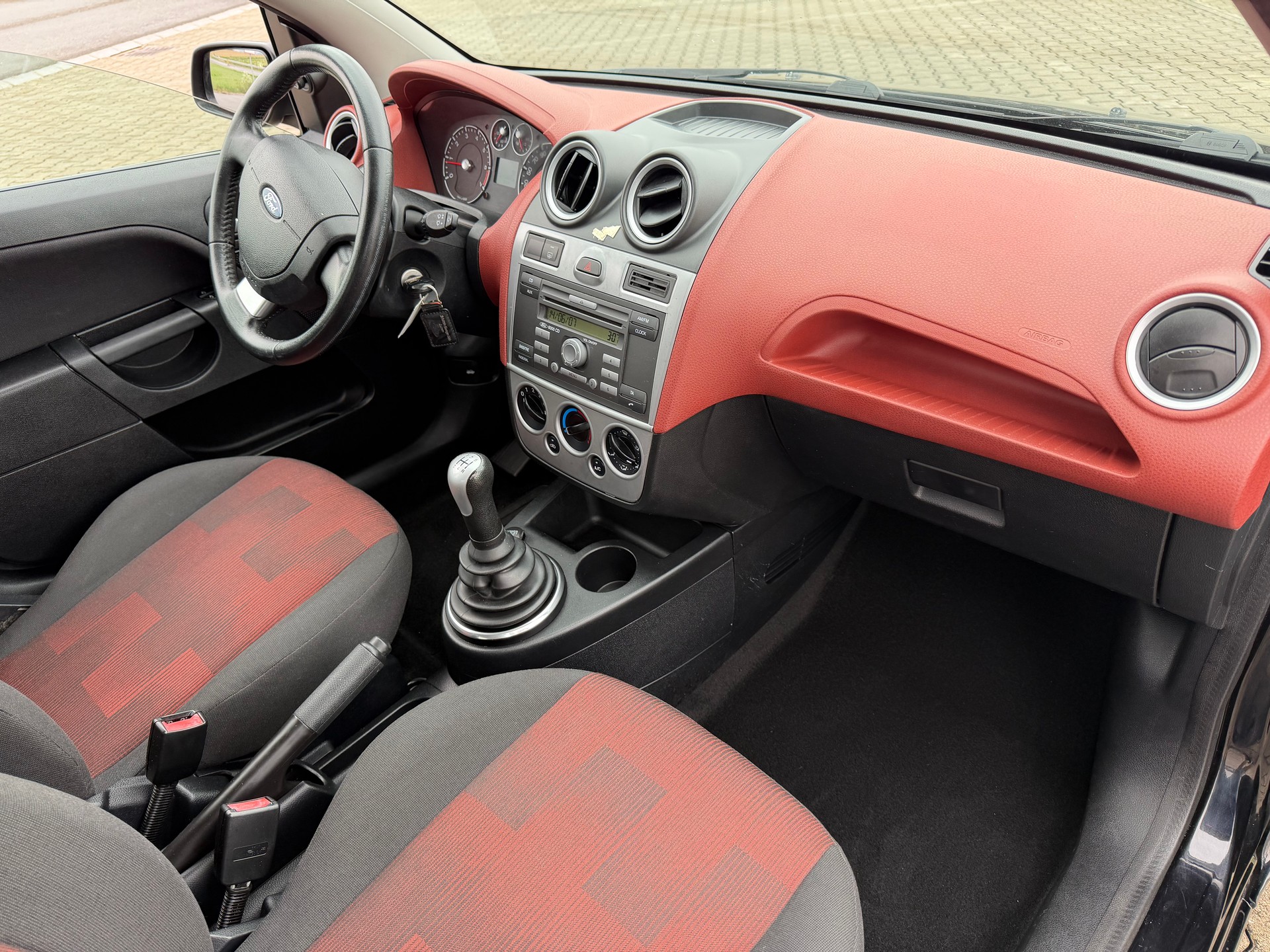 FORD Fiesta 1.4 16V Trend-image-5