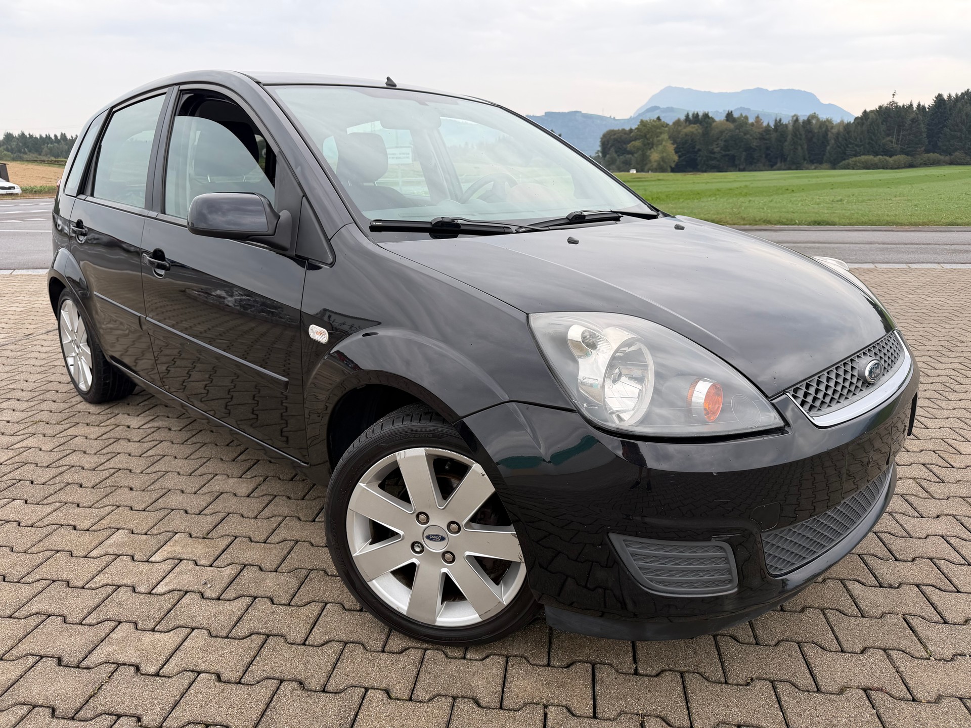 FORD Fiesta 1.4 16V Trend-image-0