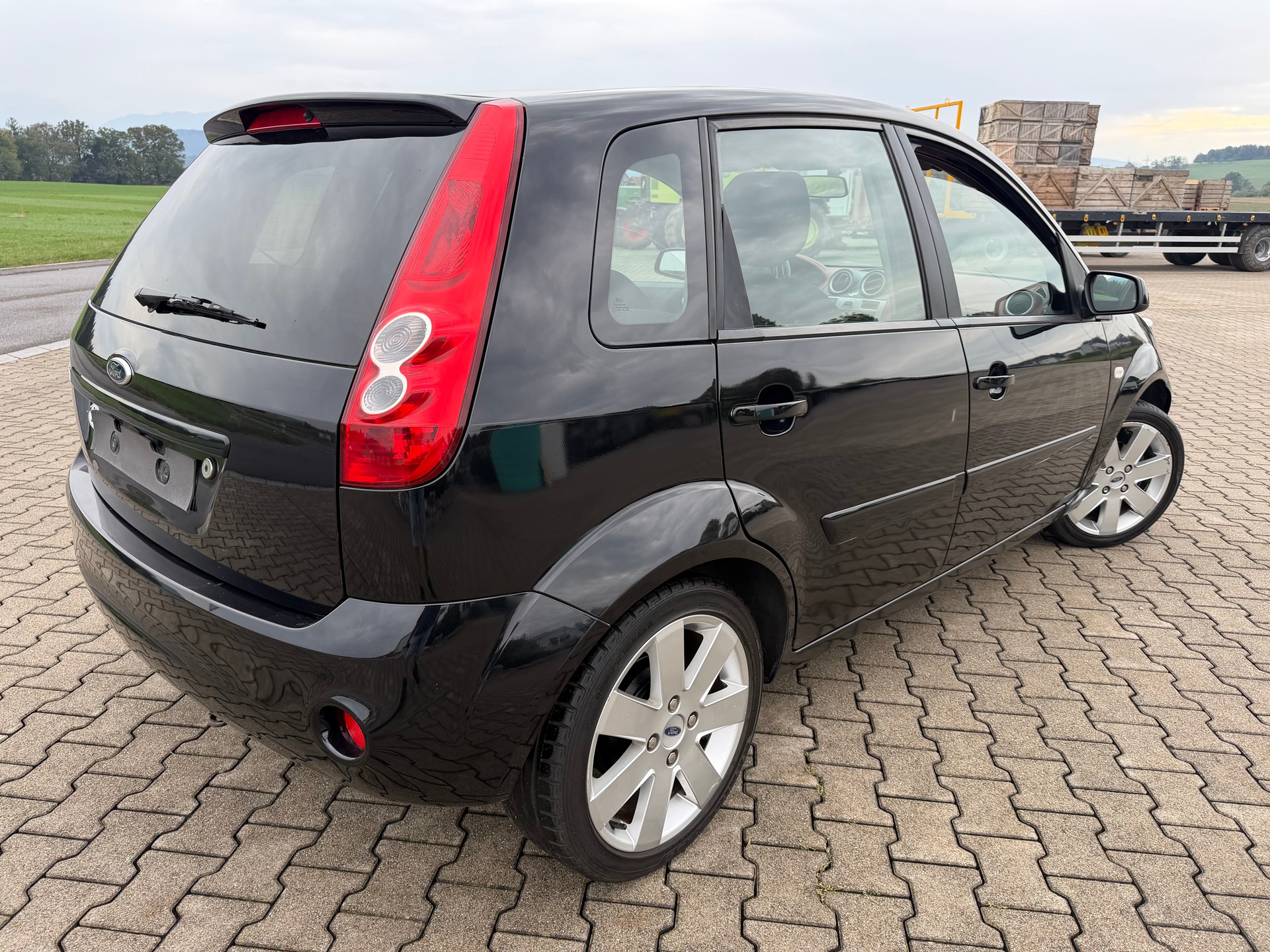FORD Fiesta 1.4 16V Trend-image-2