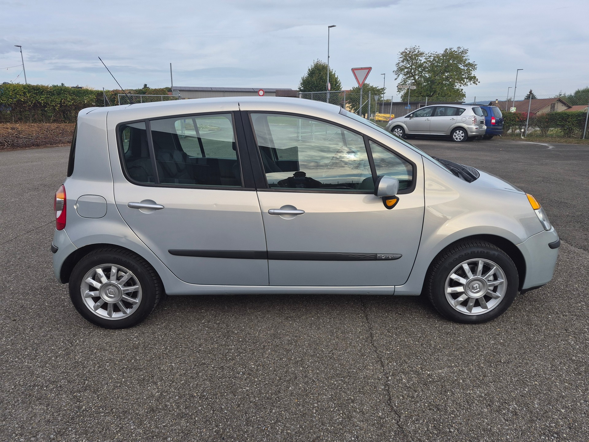 RENAULT Modus 1.6 16V Dynamique Luxe-image-2