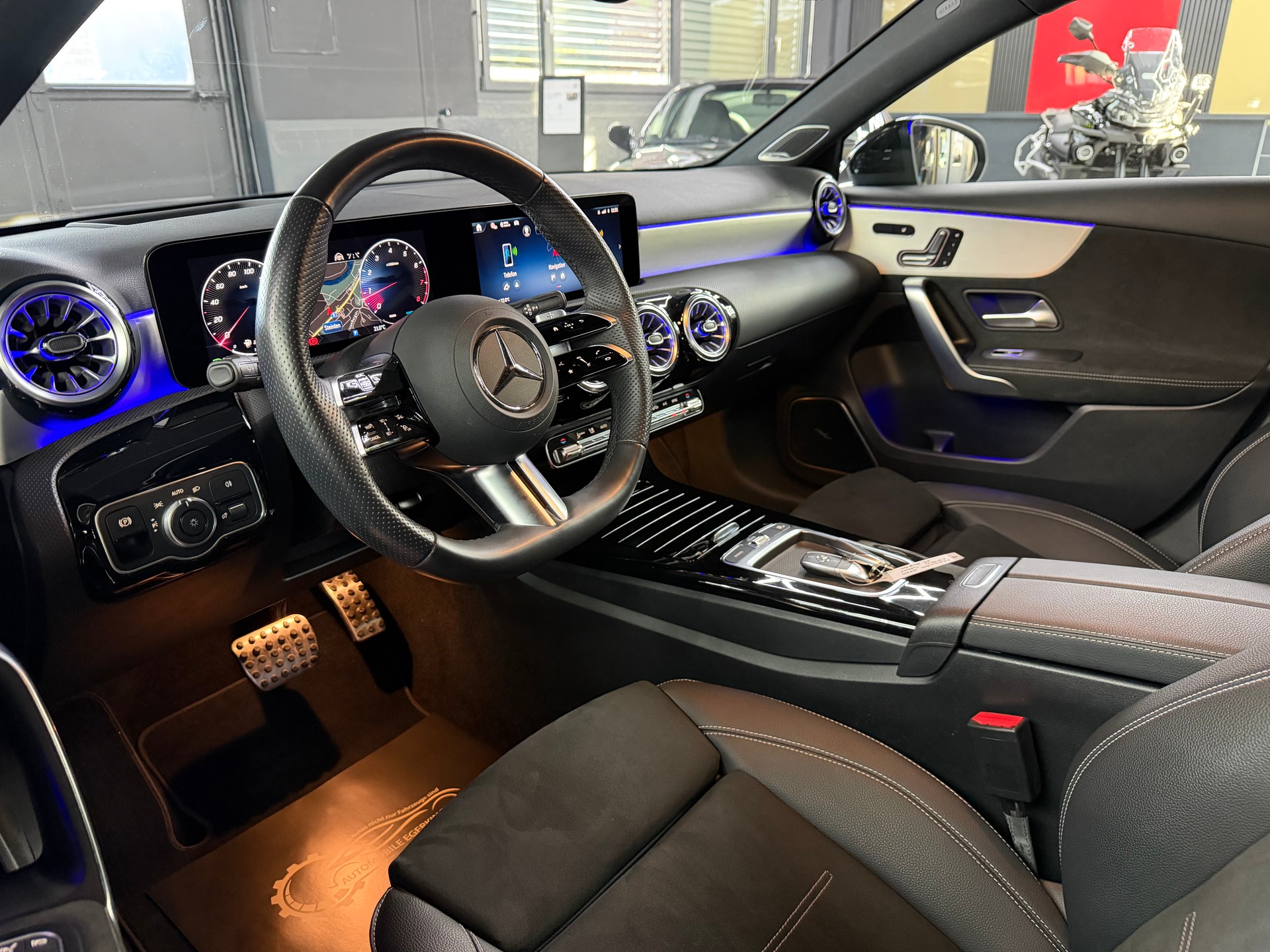MERCEDES-BENZ A 220 4Matic 8G-DCT-image-8