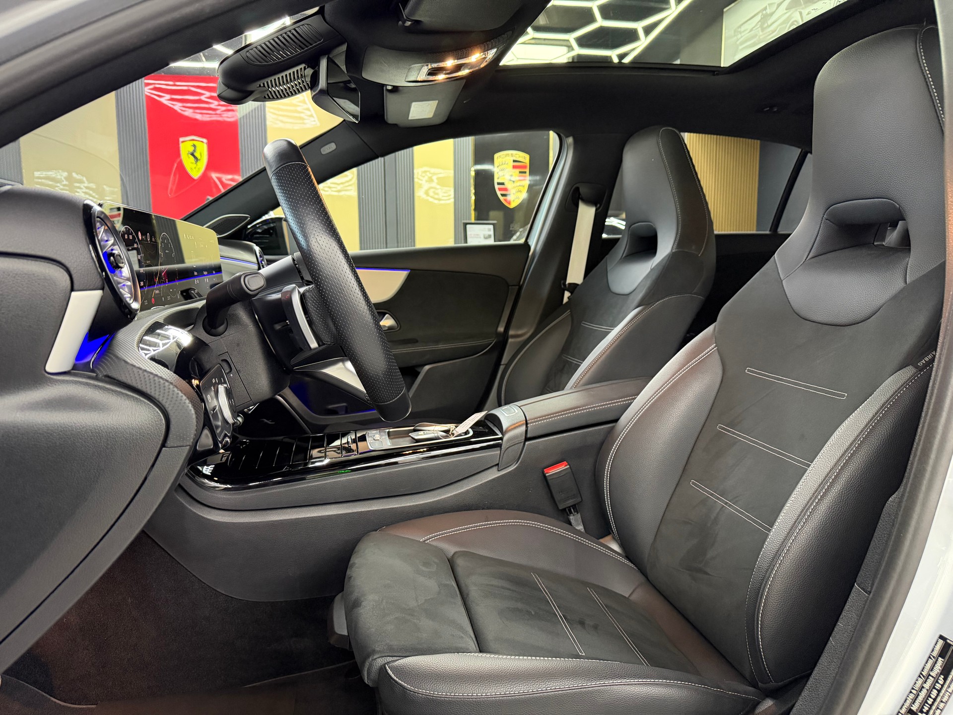 MERCEDES-BENZ A 220 4Matic 8G-DCT-image-9