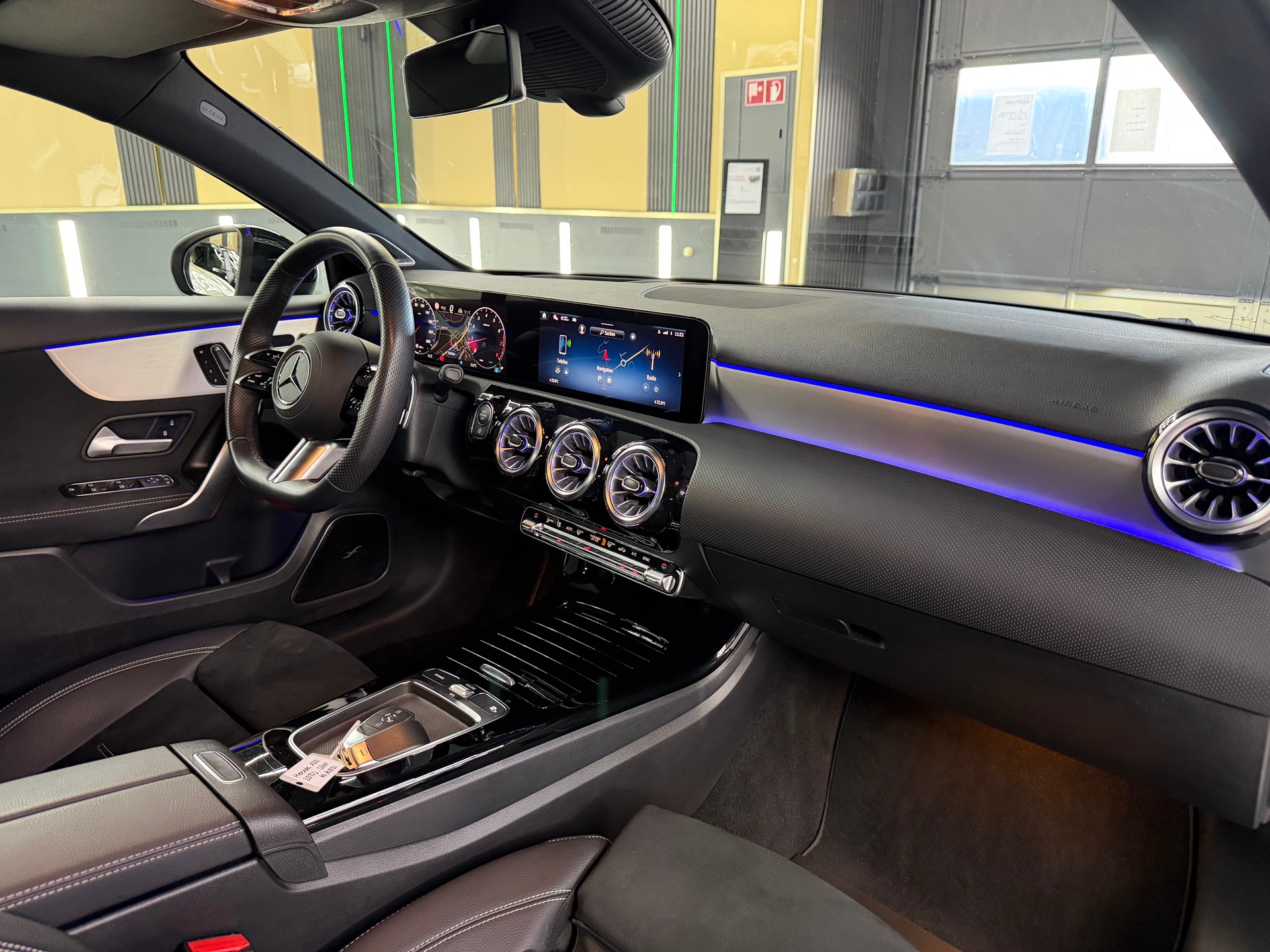 MERCEDES-BENZ A 220 4Matic 8G-DCT-image-10