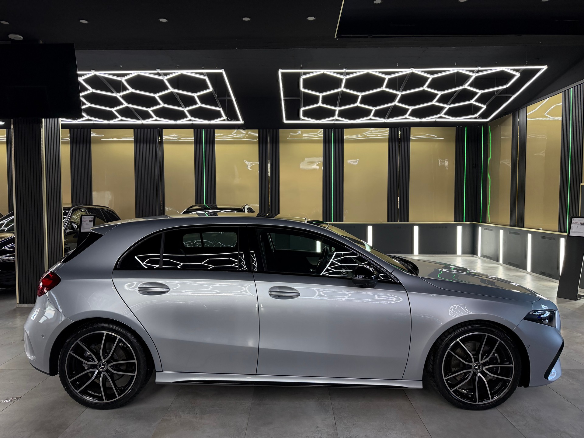 MERCEDES-BENZ A 220 4Matic 8G-DCT-image-3