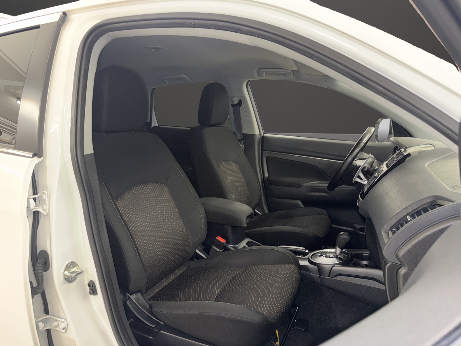 MITSUBISHI ASX 2.2 DID Style 4WD Automatic-image-7