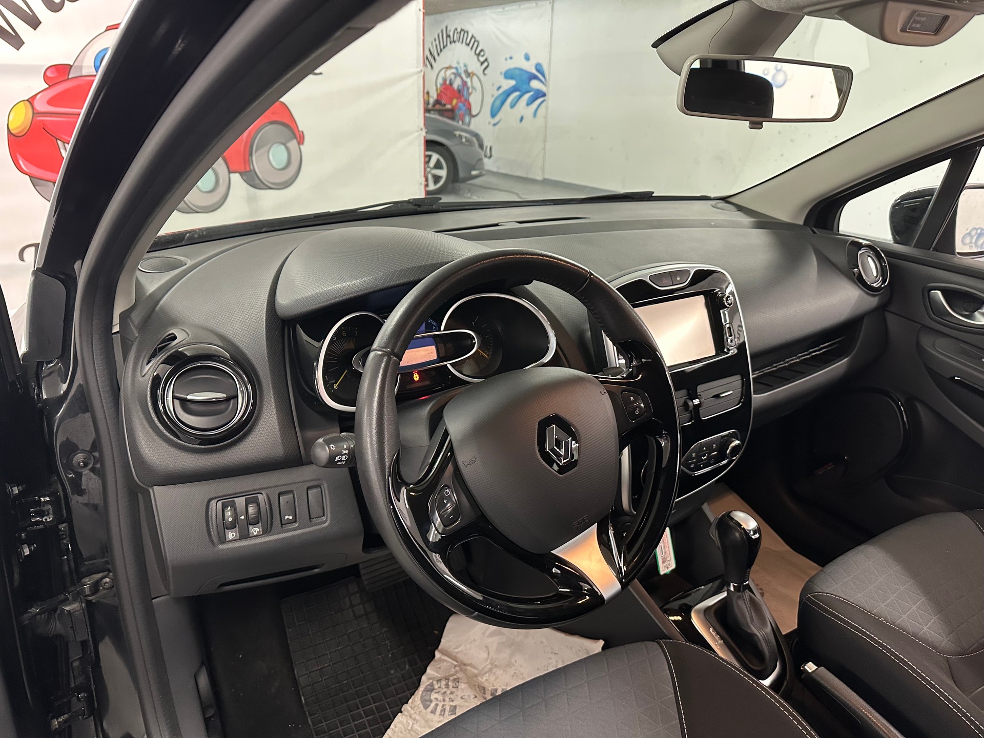RENAULT Clio Grandtour 1.2 16V T Swiss Edition EDC-image-9