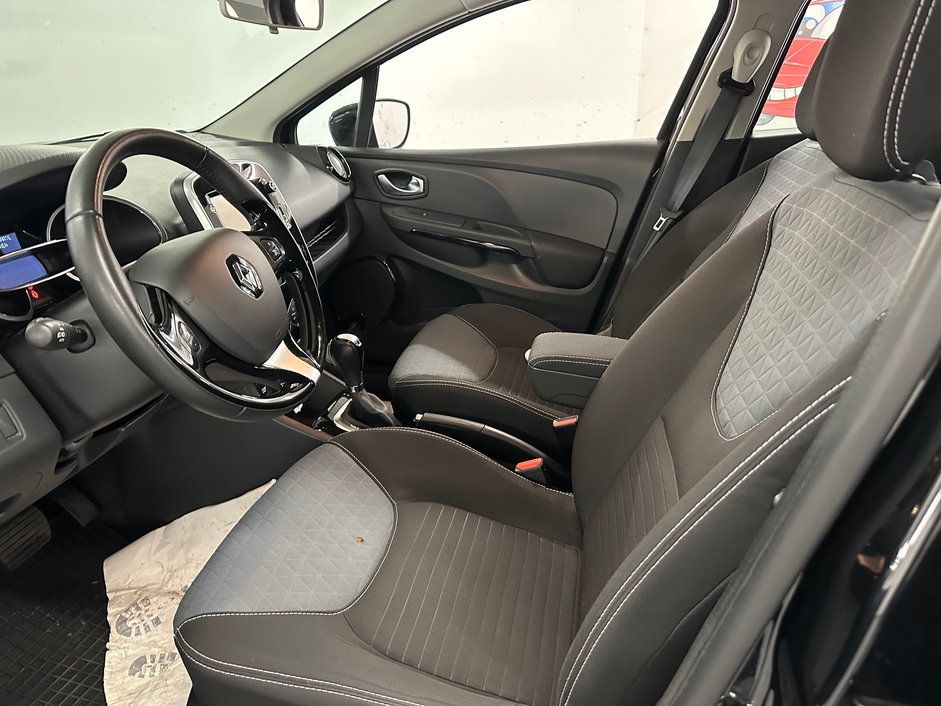 RENAULT Clio Grandtour 1.2 16V T Swiss Edition EDC-image-8