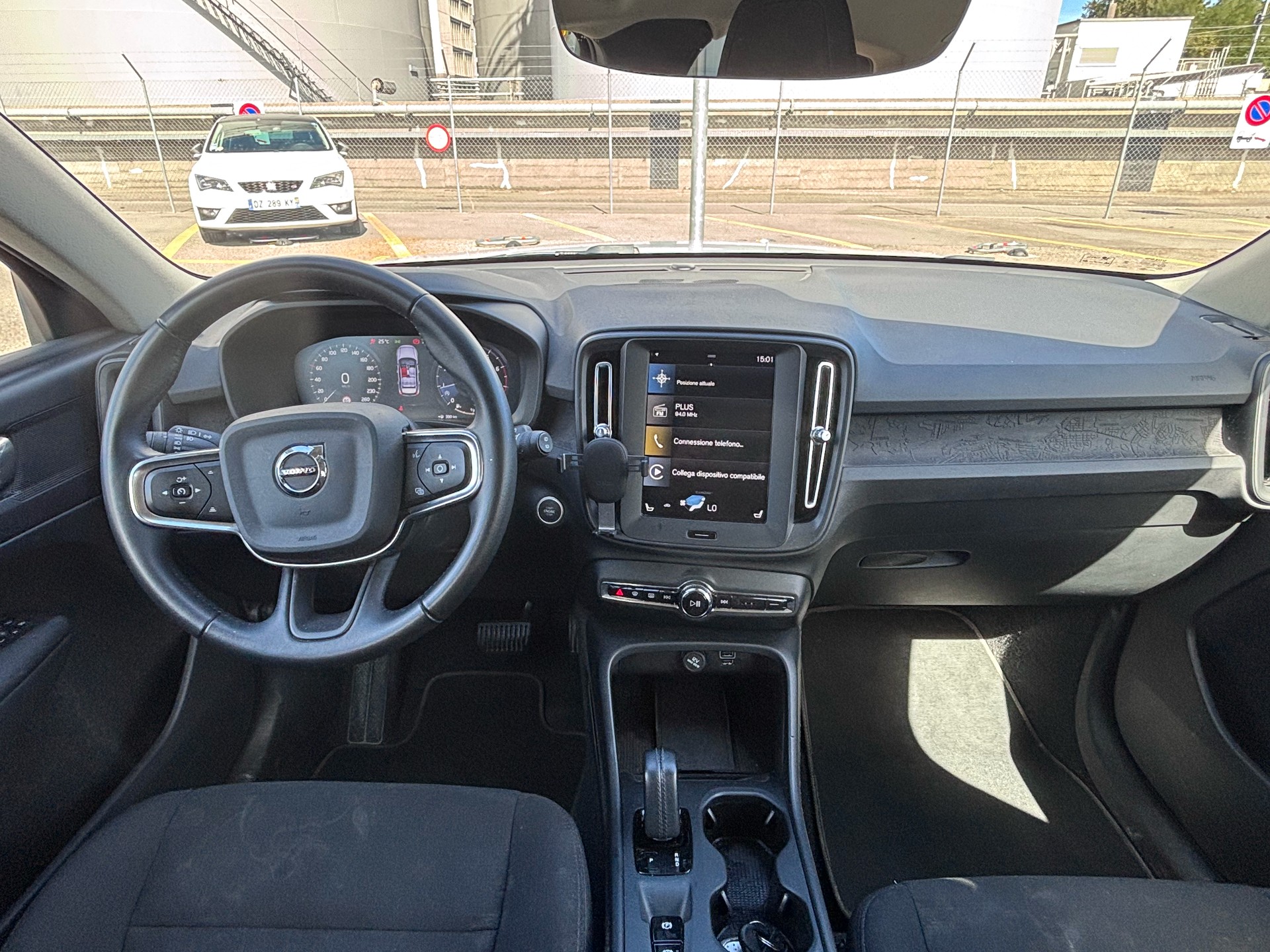 VOLVO 1.5 T3 Momentum Light-image-1