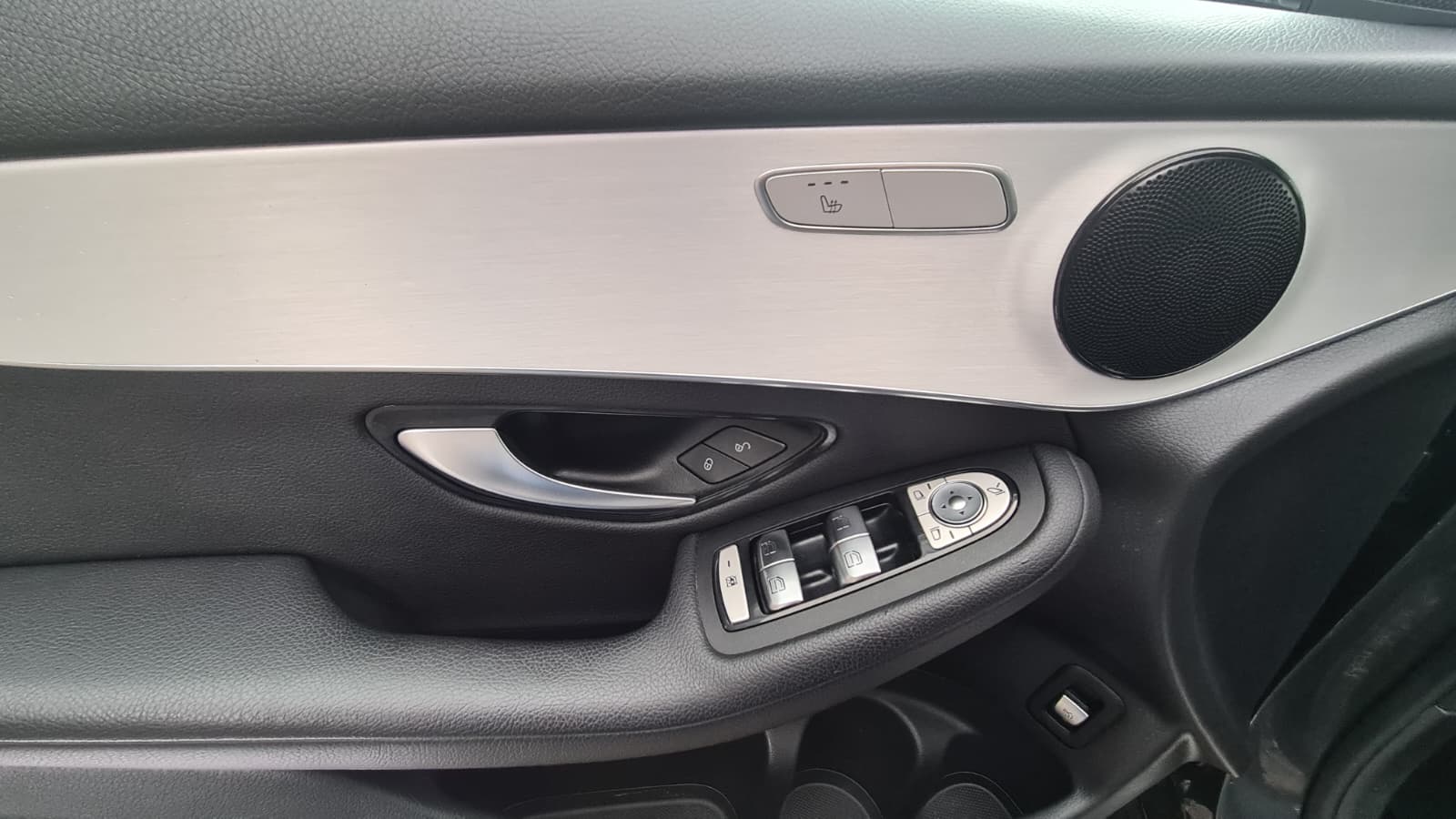 MERCEDES-BENZ GLC 220 d 4Matic 9G-Tronic ** Voll-Leder ** Gr-Navi ** RF-Kamera ** Sitzheizung ** Tempomat ** Abstandsregelsysteme ** Ab MFK-image-12