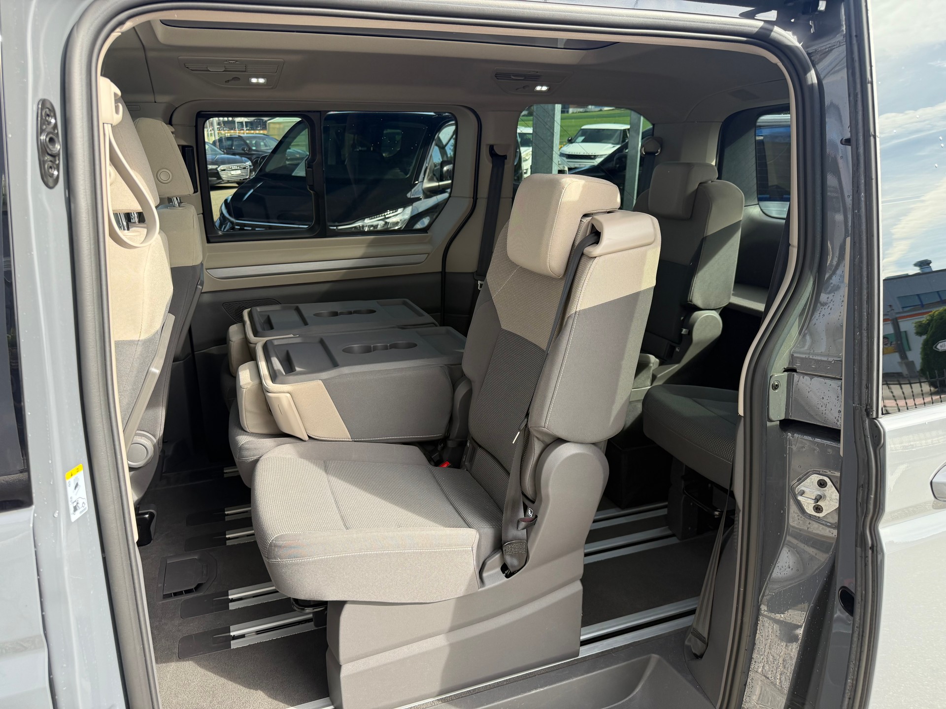 VW Multivan kurz 2.0 TDI Life Edition DSG-image-11