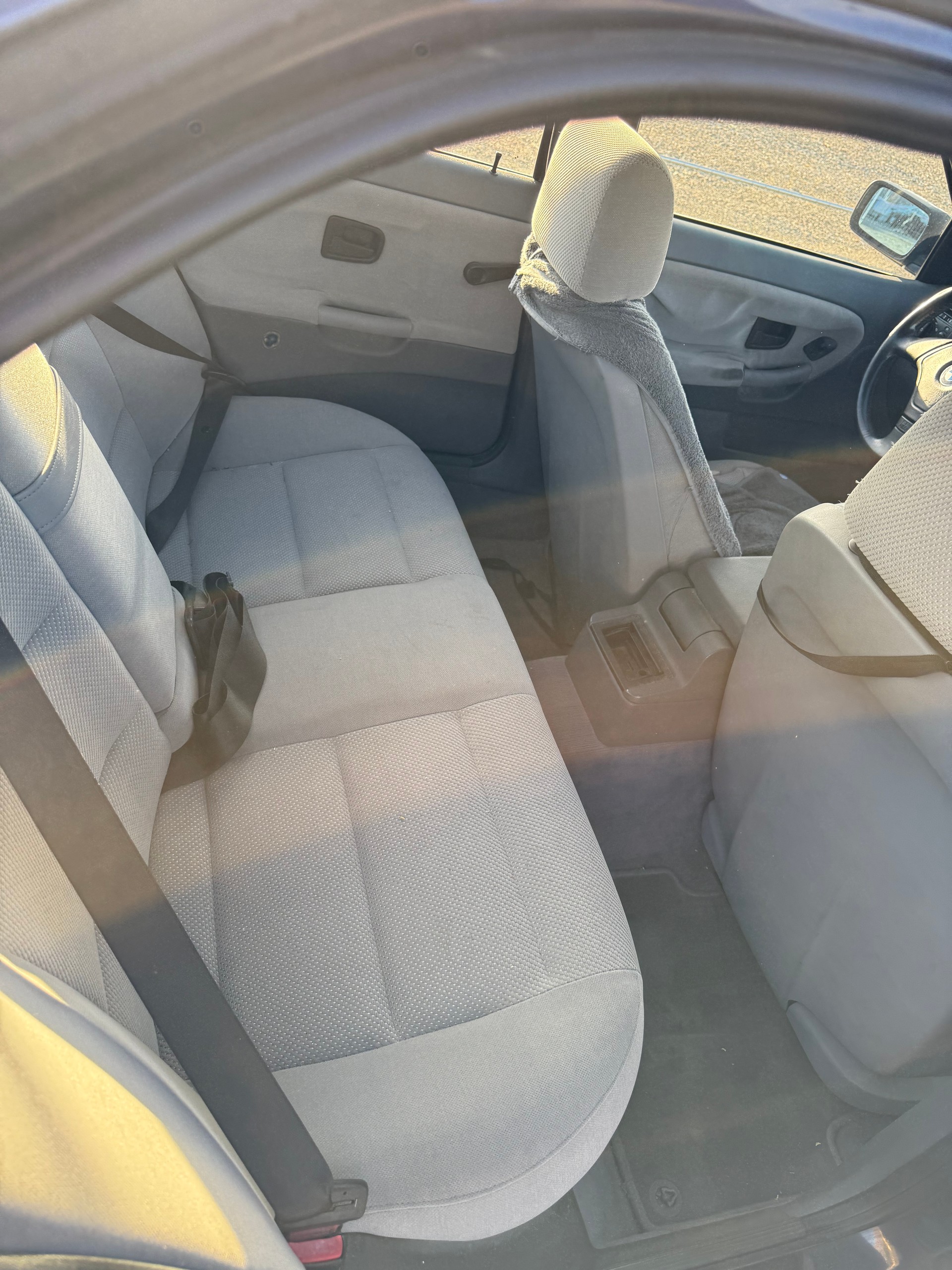 BMW 323i-image-7