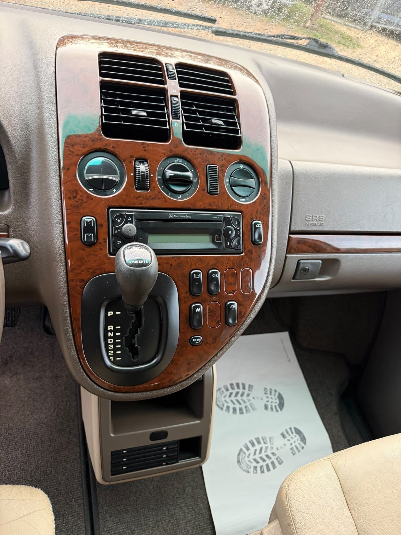 MERCEDES-BENZ V 220-image-12