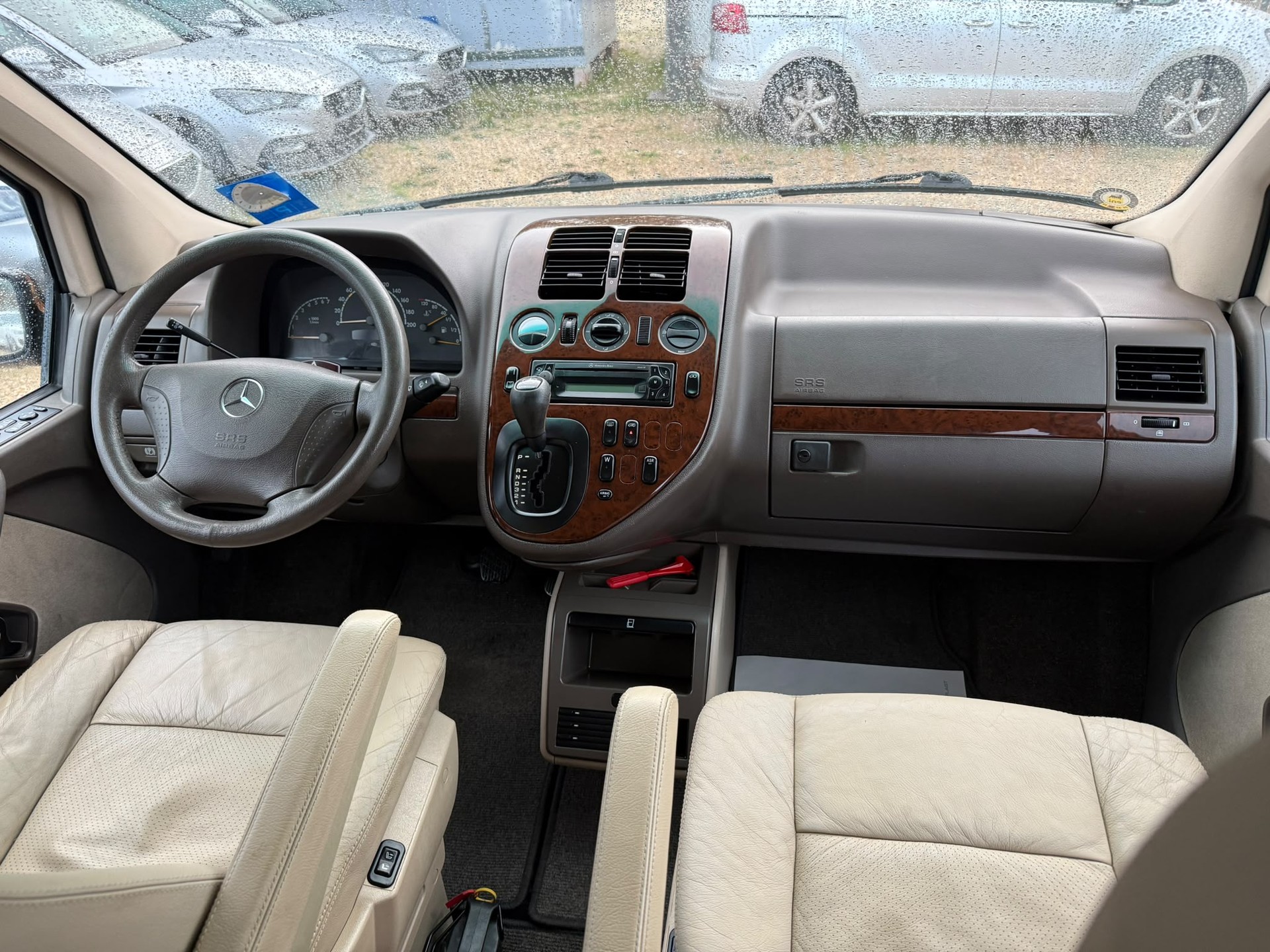 MERCEDES-BENZ V 220-image-10