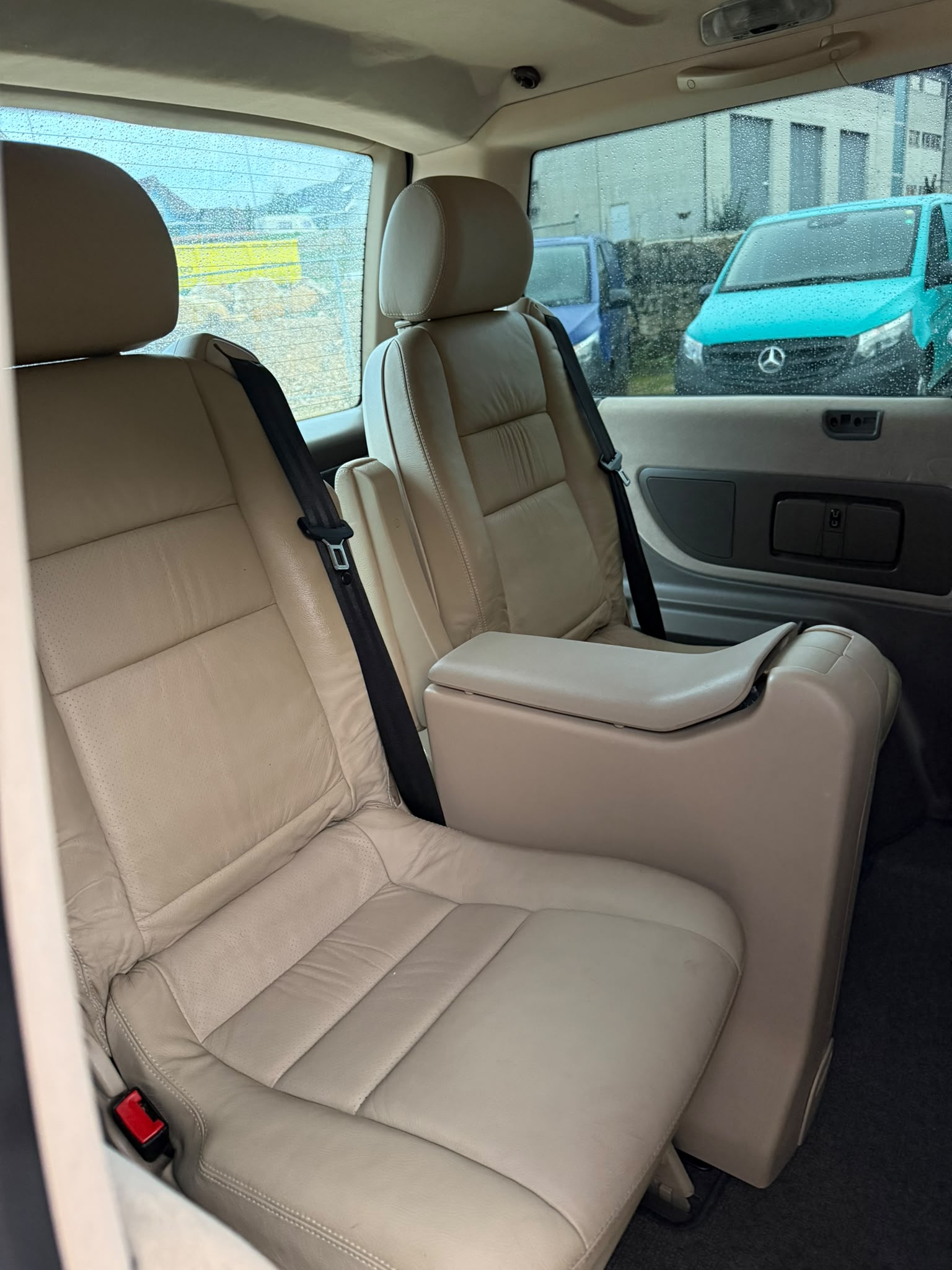 MERCEDES-BENZ V 220-image-11