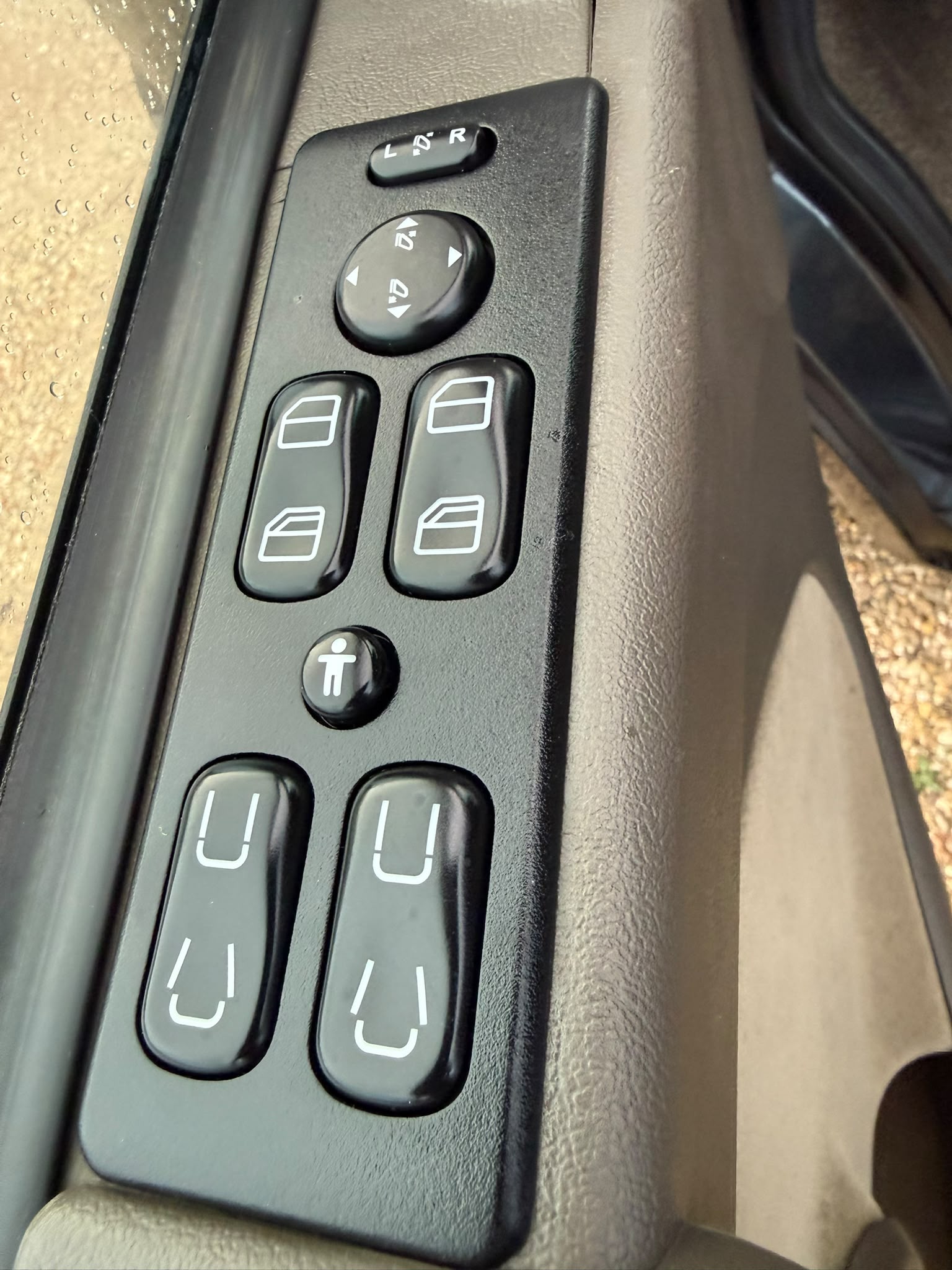 MERCEDES-BENZ V 220-image-14