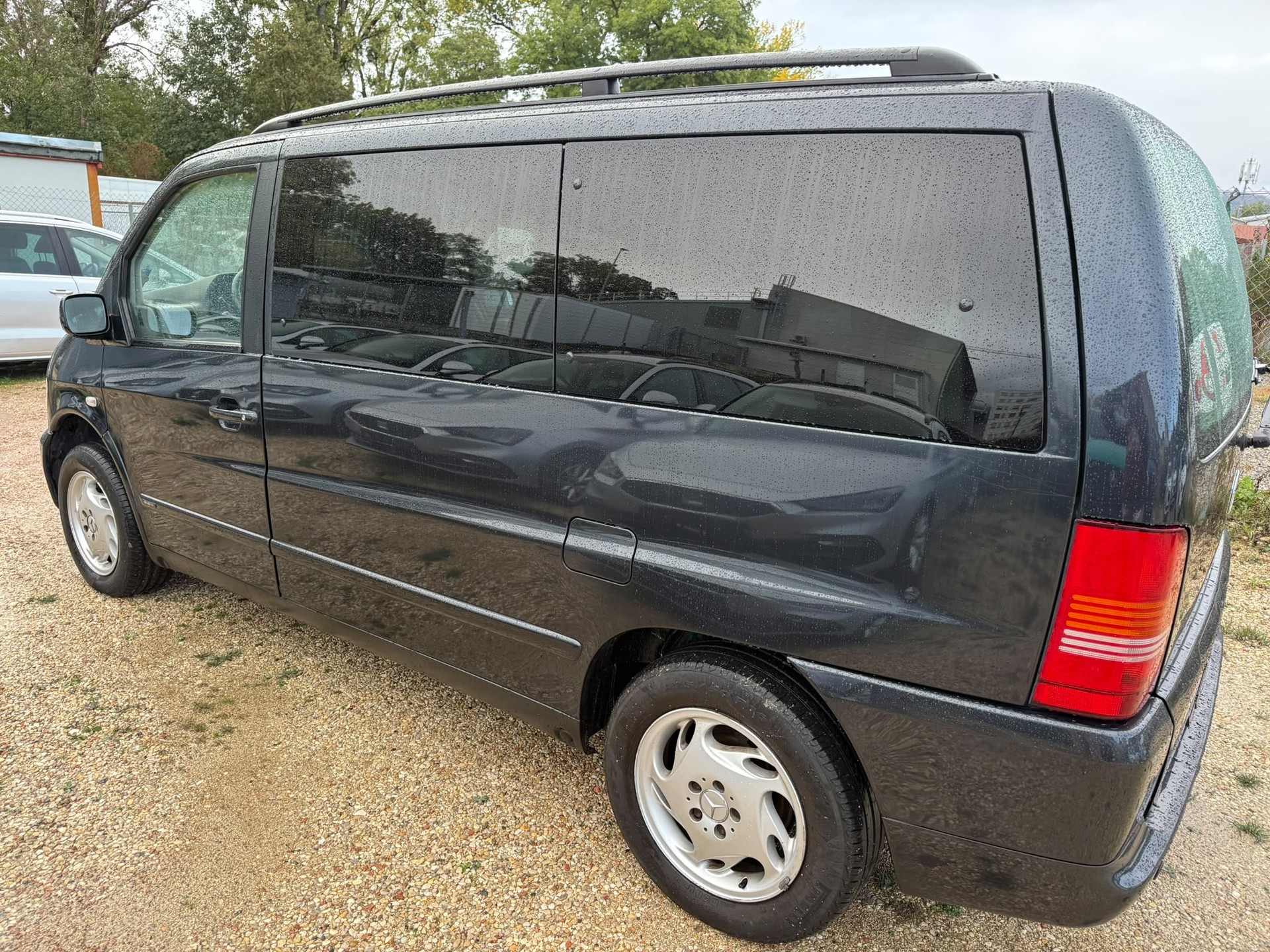MERCEDES-BENZ V 220-image-2