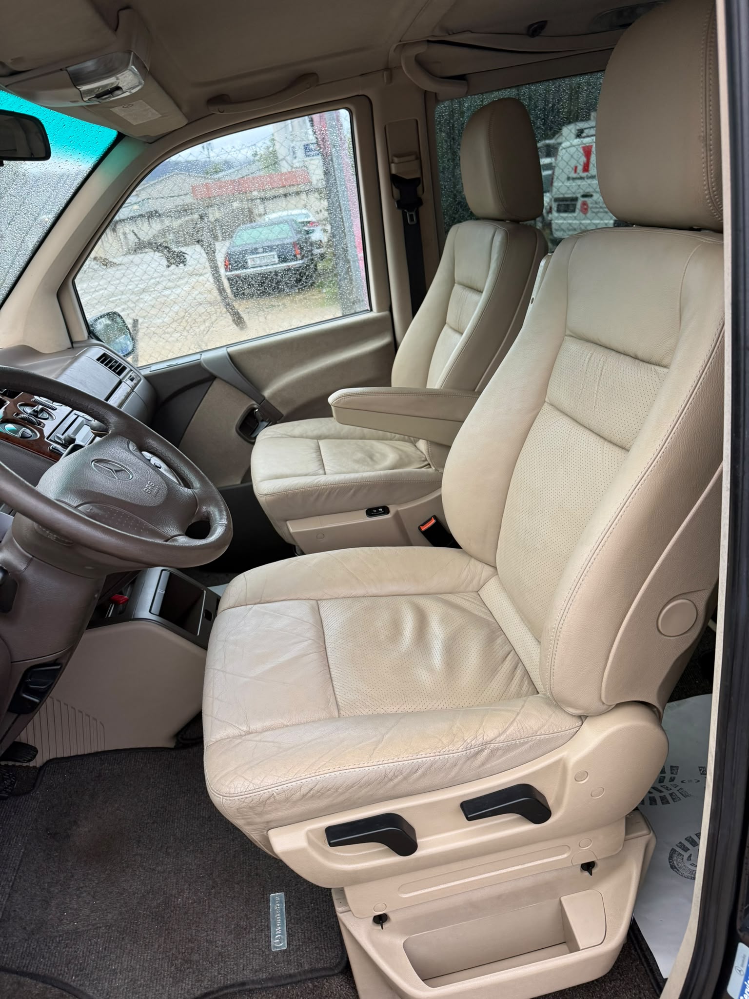 MERCEDES-BENZ V 220-image-9
