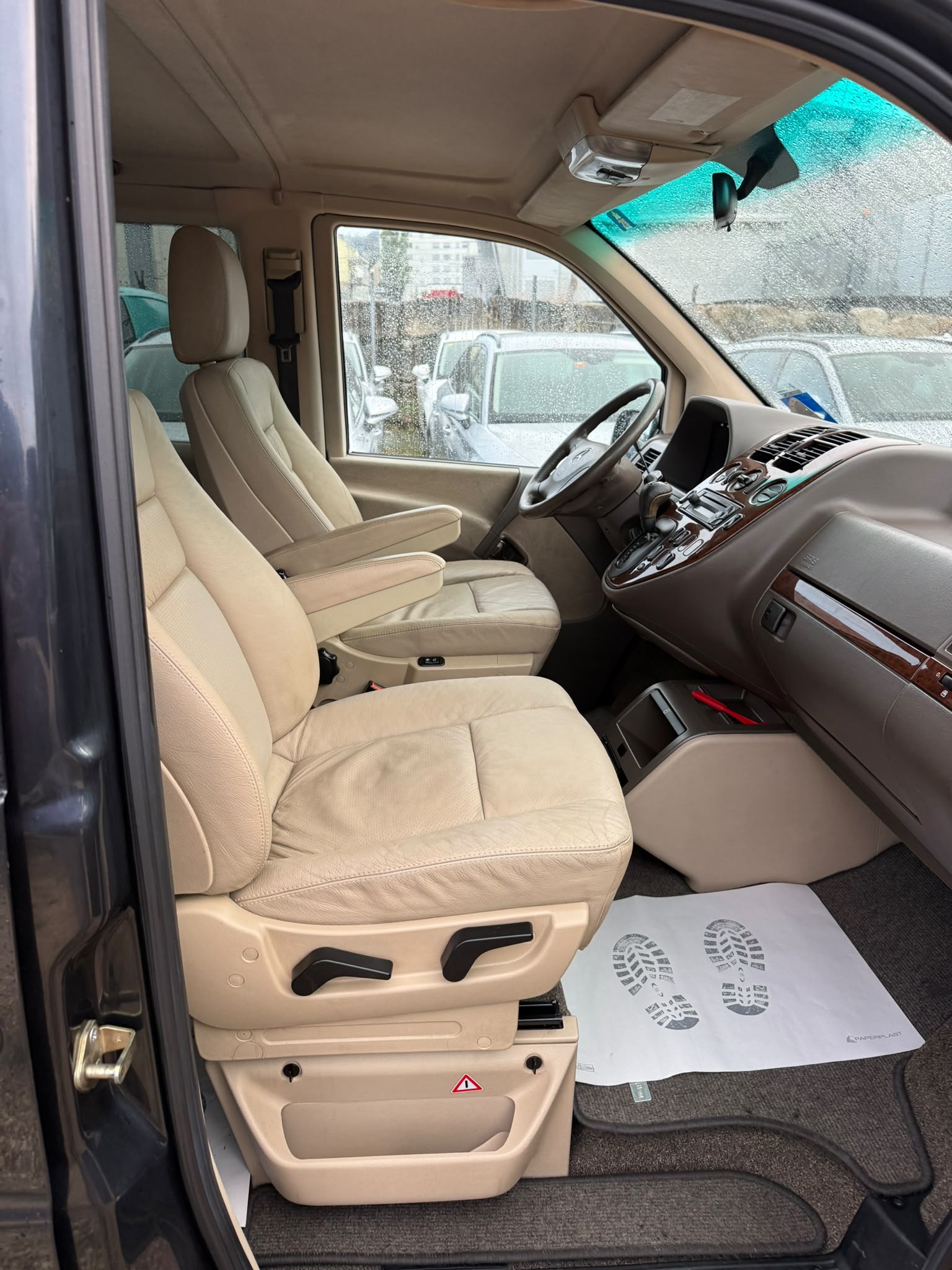 MERCEDES-BENZ V 220-image-8