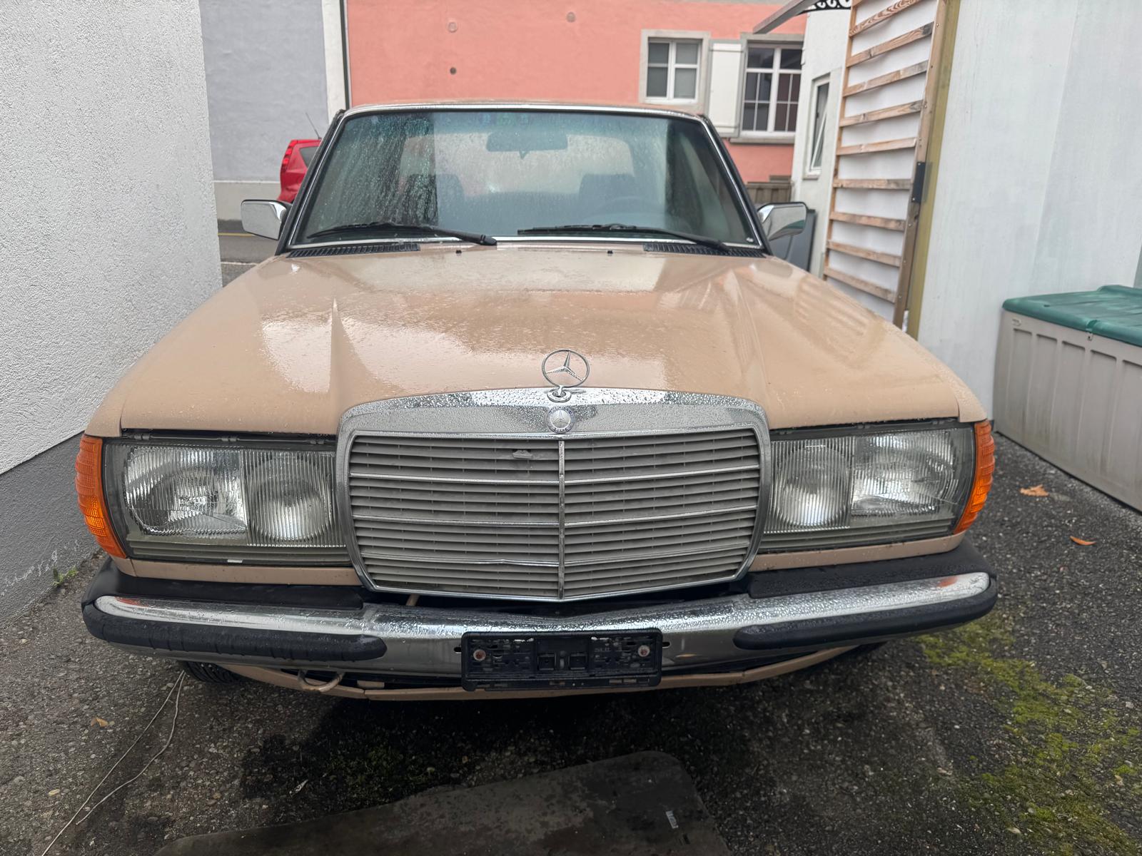 MERCEDES-BENZ 230 E-image-1