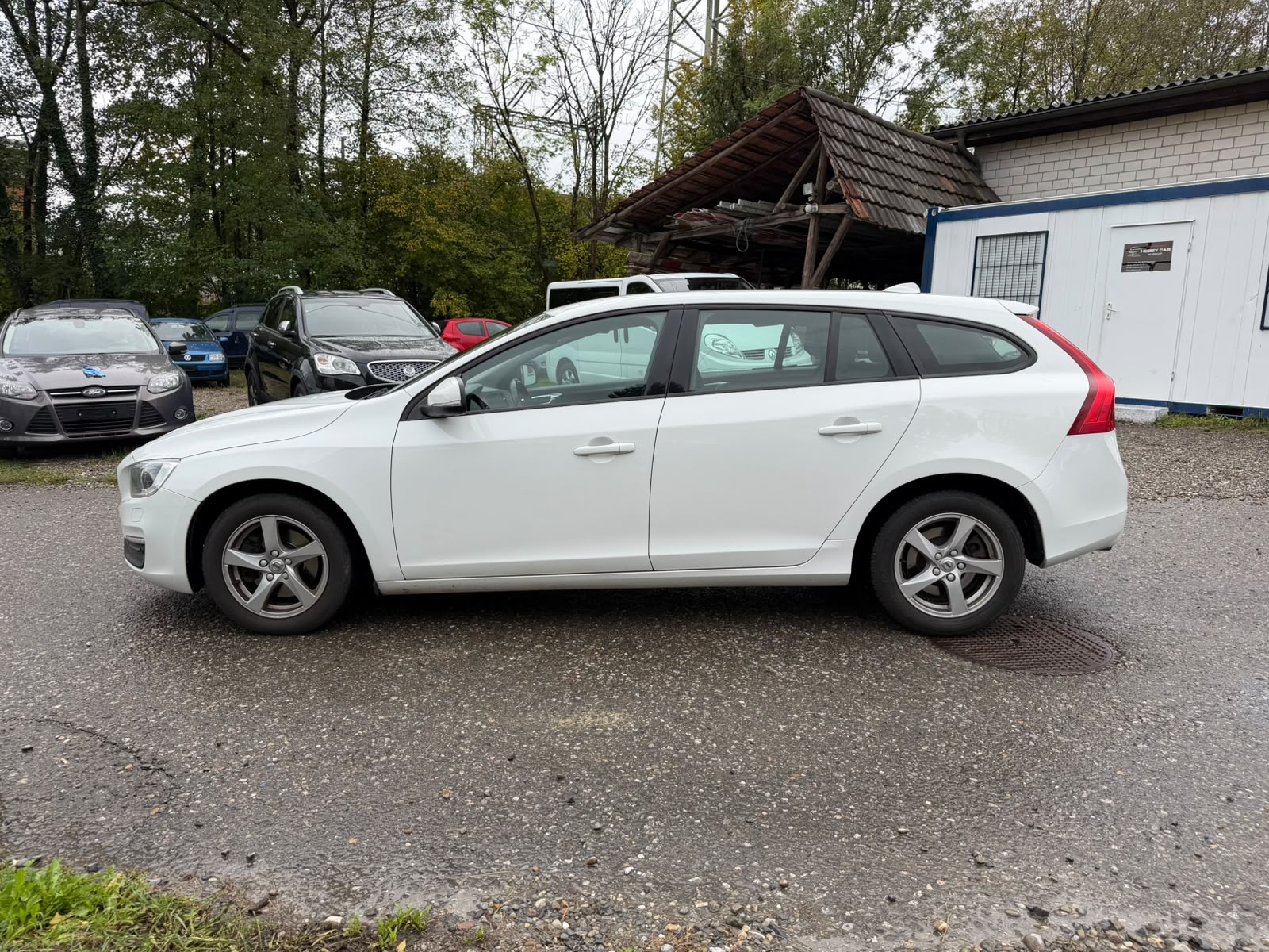 VOLVO V60 D3 Momentum Geartronic-image-2