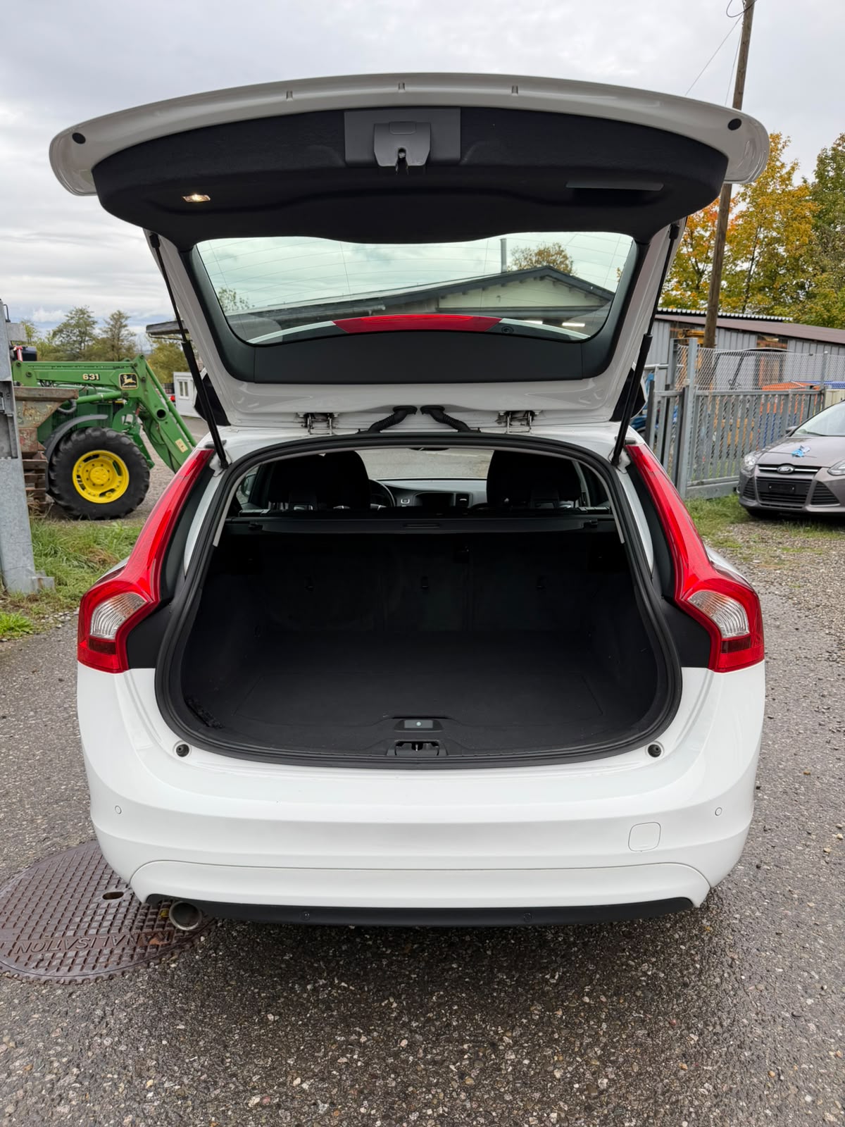 VOLVO V60 D3 Momentum Geartronic-image-12