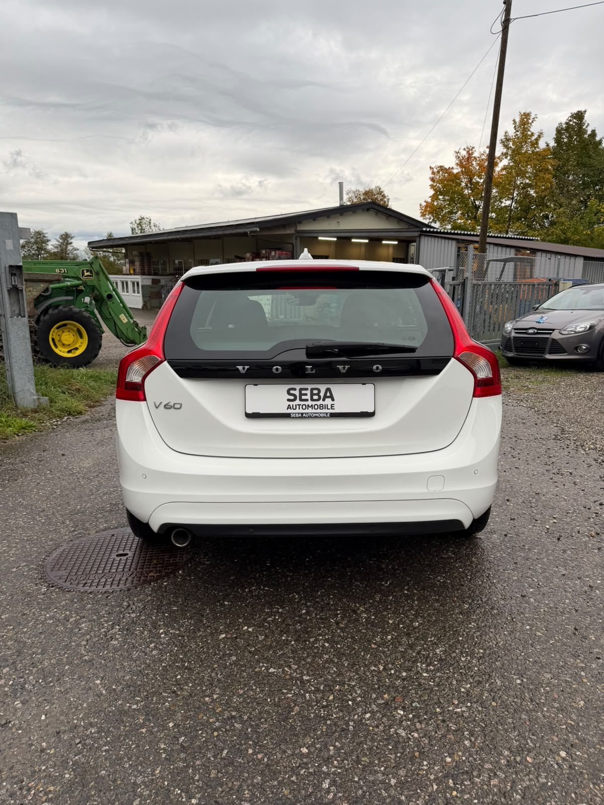 VOLVO V60 D3 Momentum Geartronic-image-4
