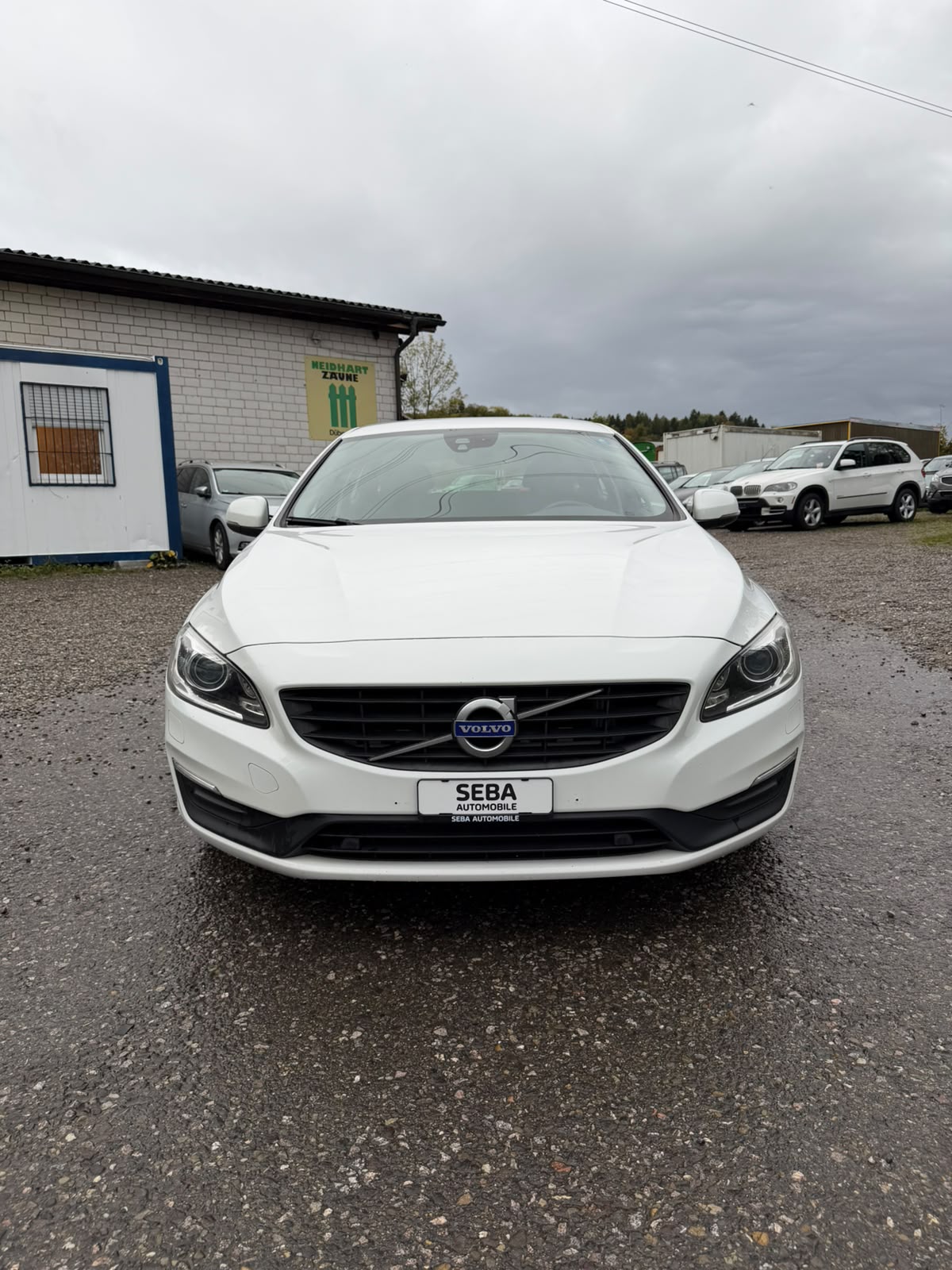 VOLVO V60 D3 Momentum Geartronic-image-1