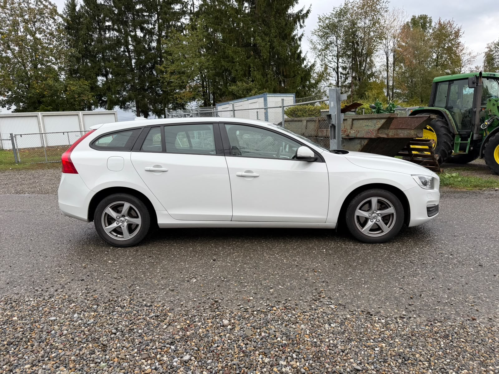 VOLVO V60 D3 Momentum Geartronic-image-6