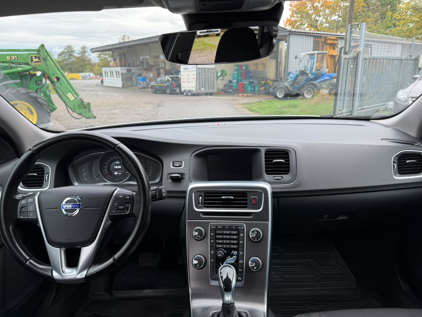 VOLVO V60 D3 Momentum Geartronic-image-11