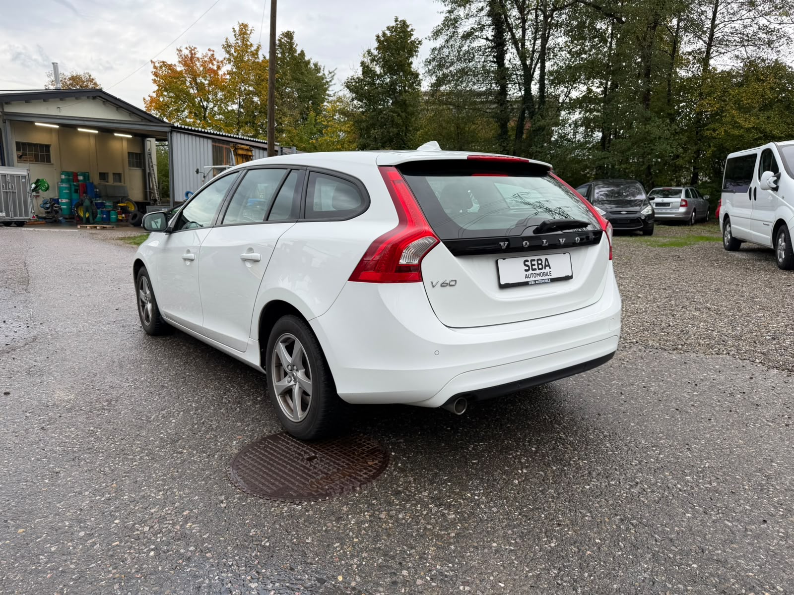 VOLVO V60 D3 Momentum Geartronic-image-3