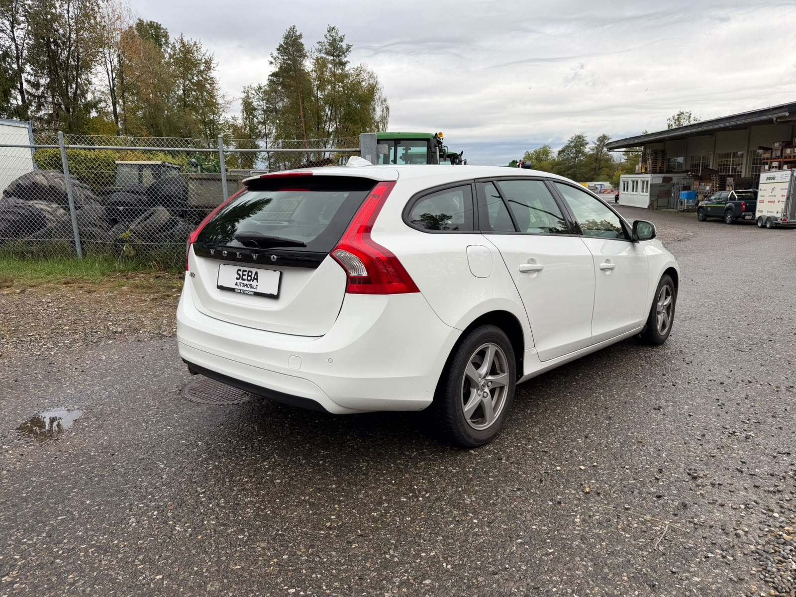 VOLVO V60 D3 Momentum Geartronic-image-5
