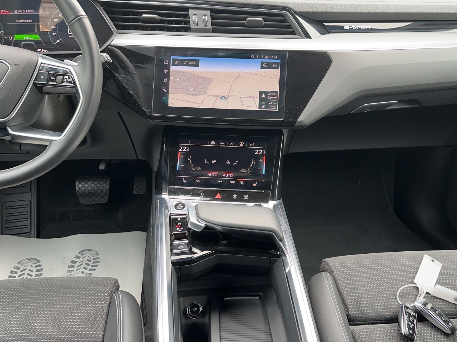 AUDI e-tron 55 S Line quattro-image-10