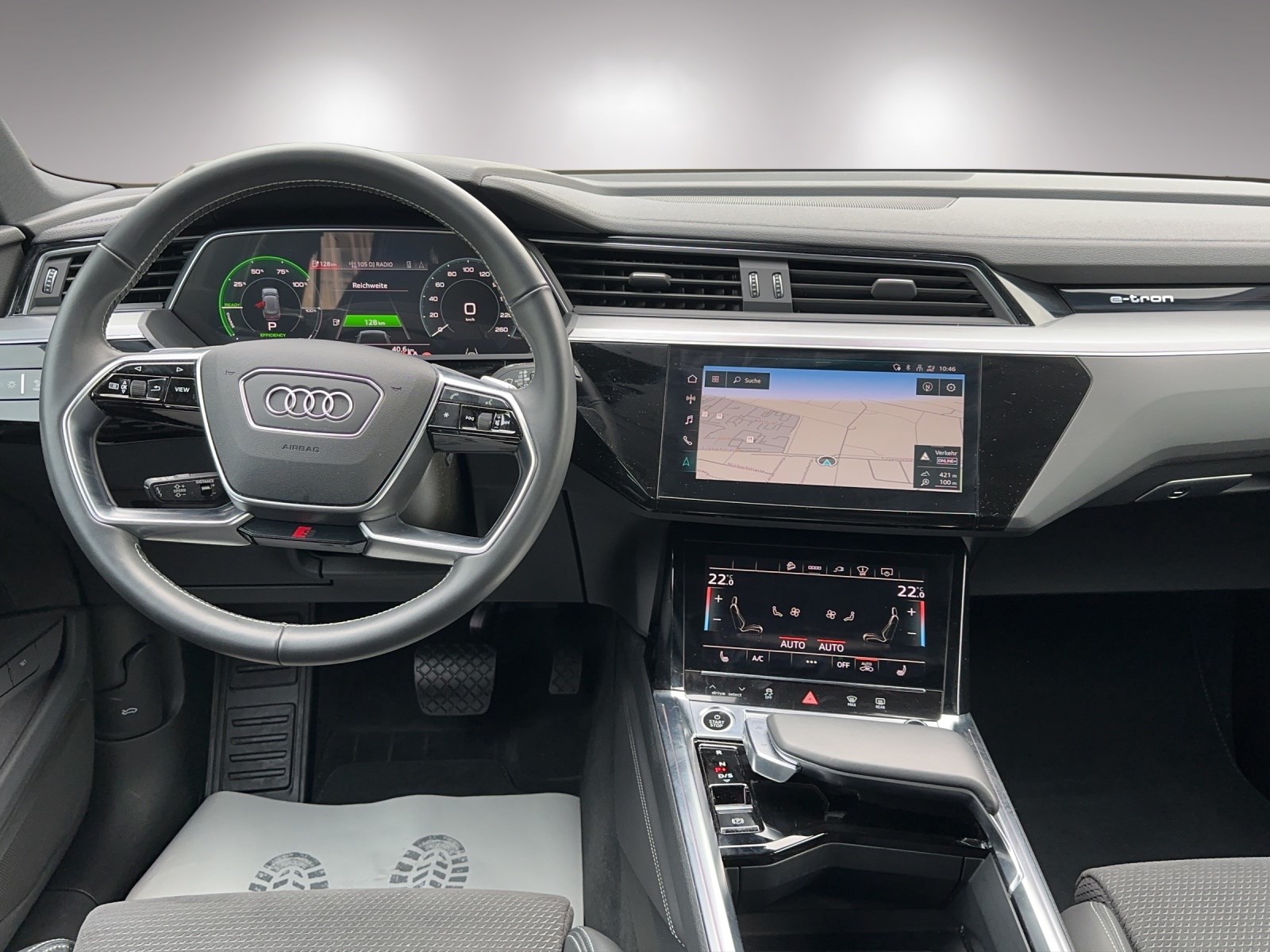 AUDI e-tron 55 S Line quattro-image-7