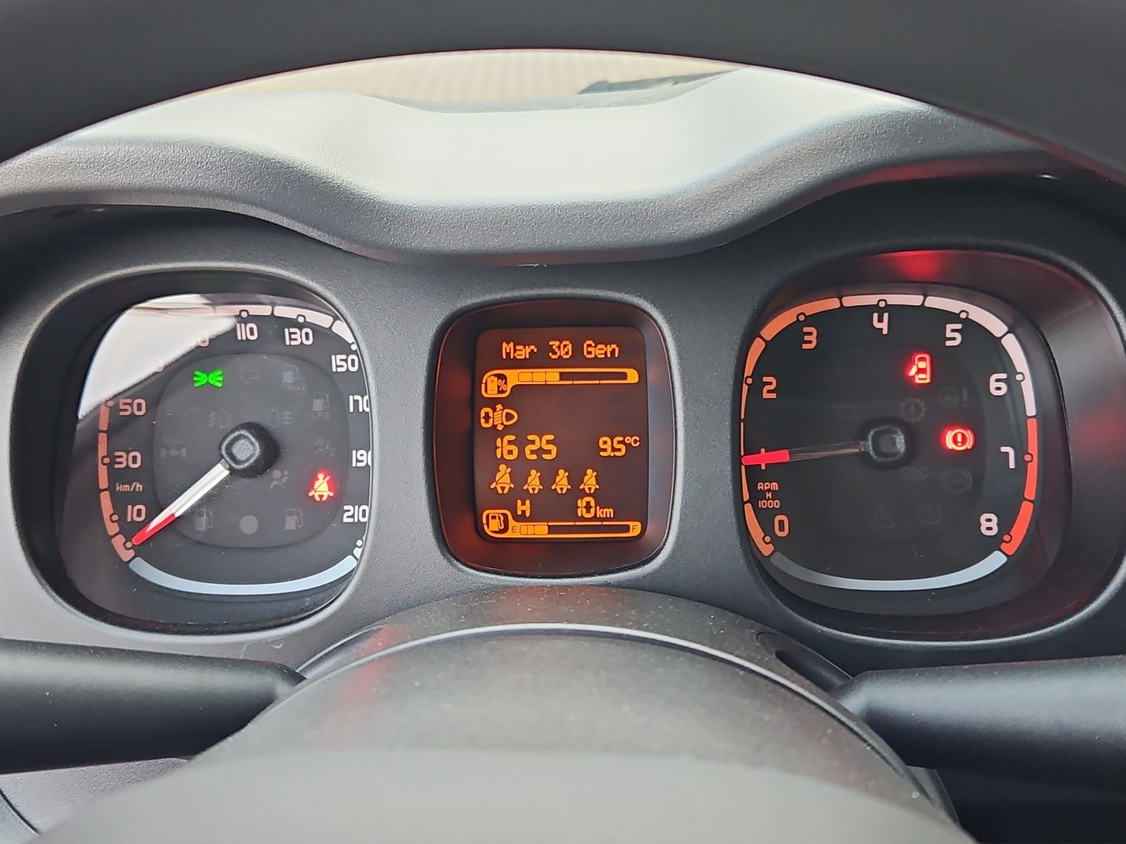 FIAT Panda 1.0 MHEV Cross-image-9