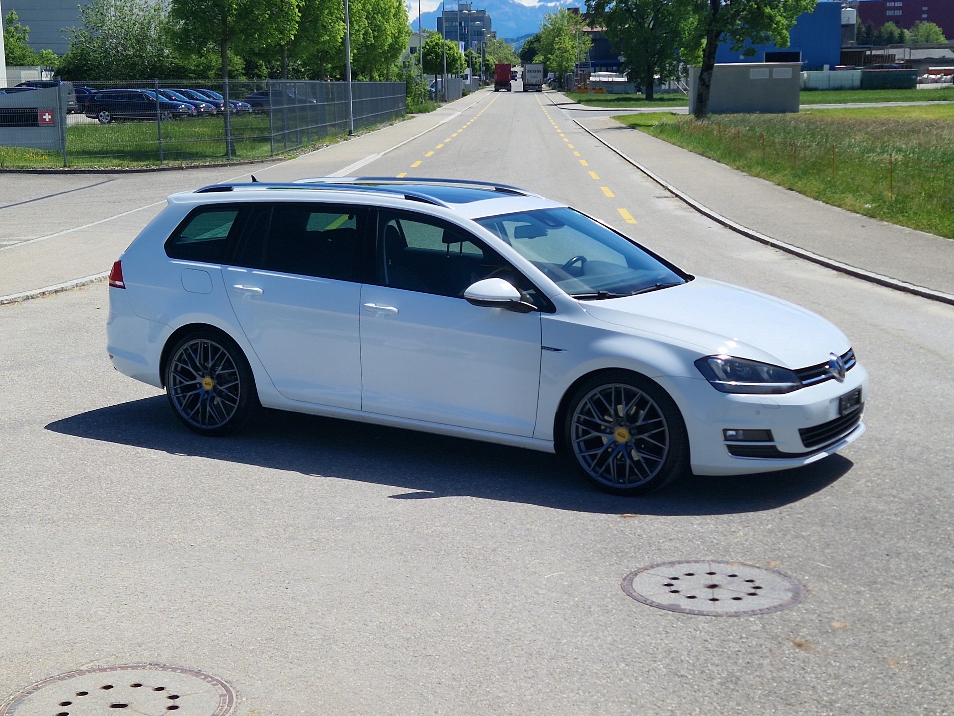 VW Golf 2.0 TDI Lounge-image-0