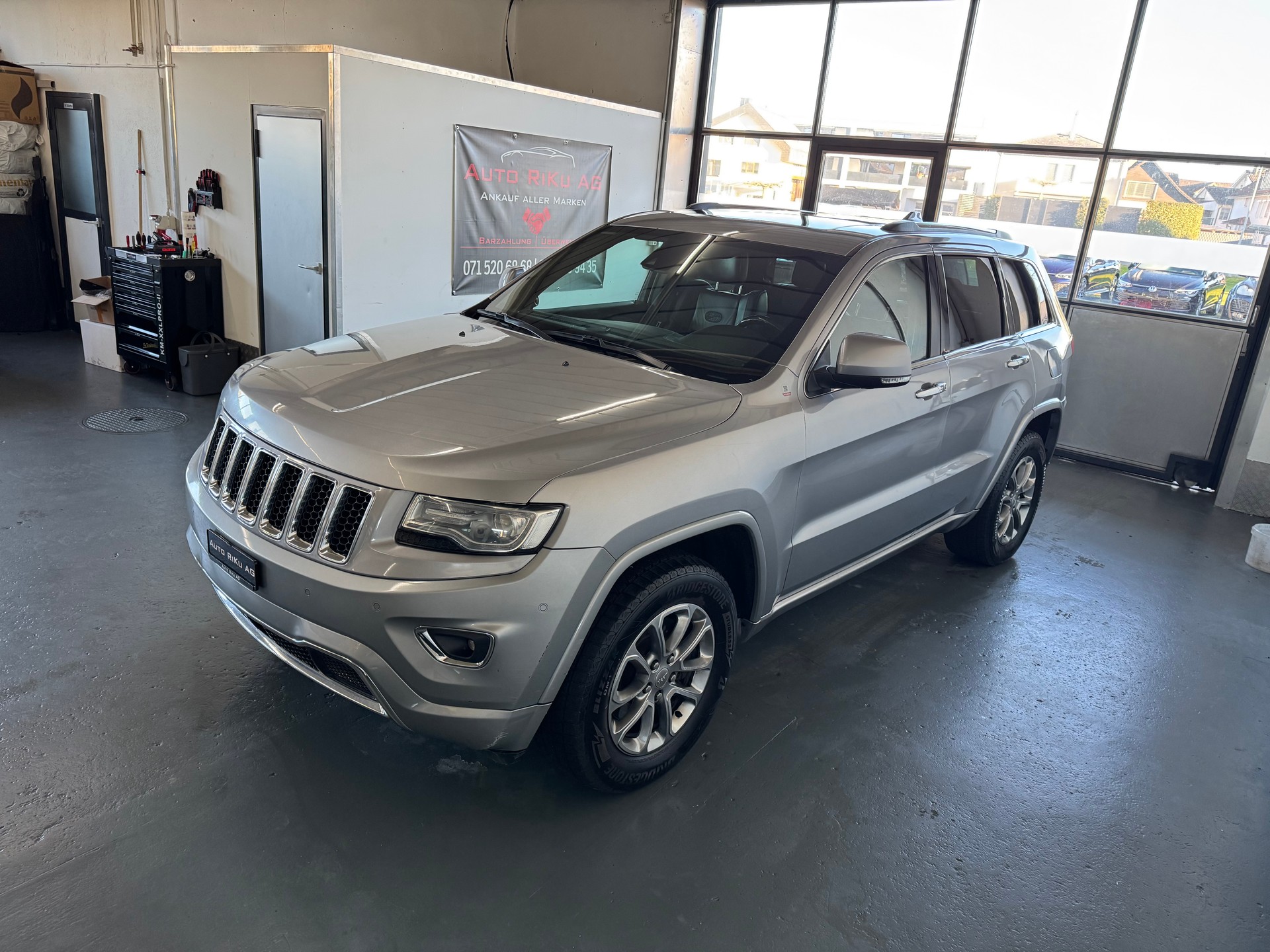 JEEP Grand Cherokee 3.0 CRD Overland Automatic-image-5